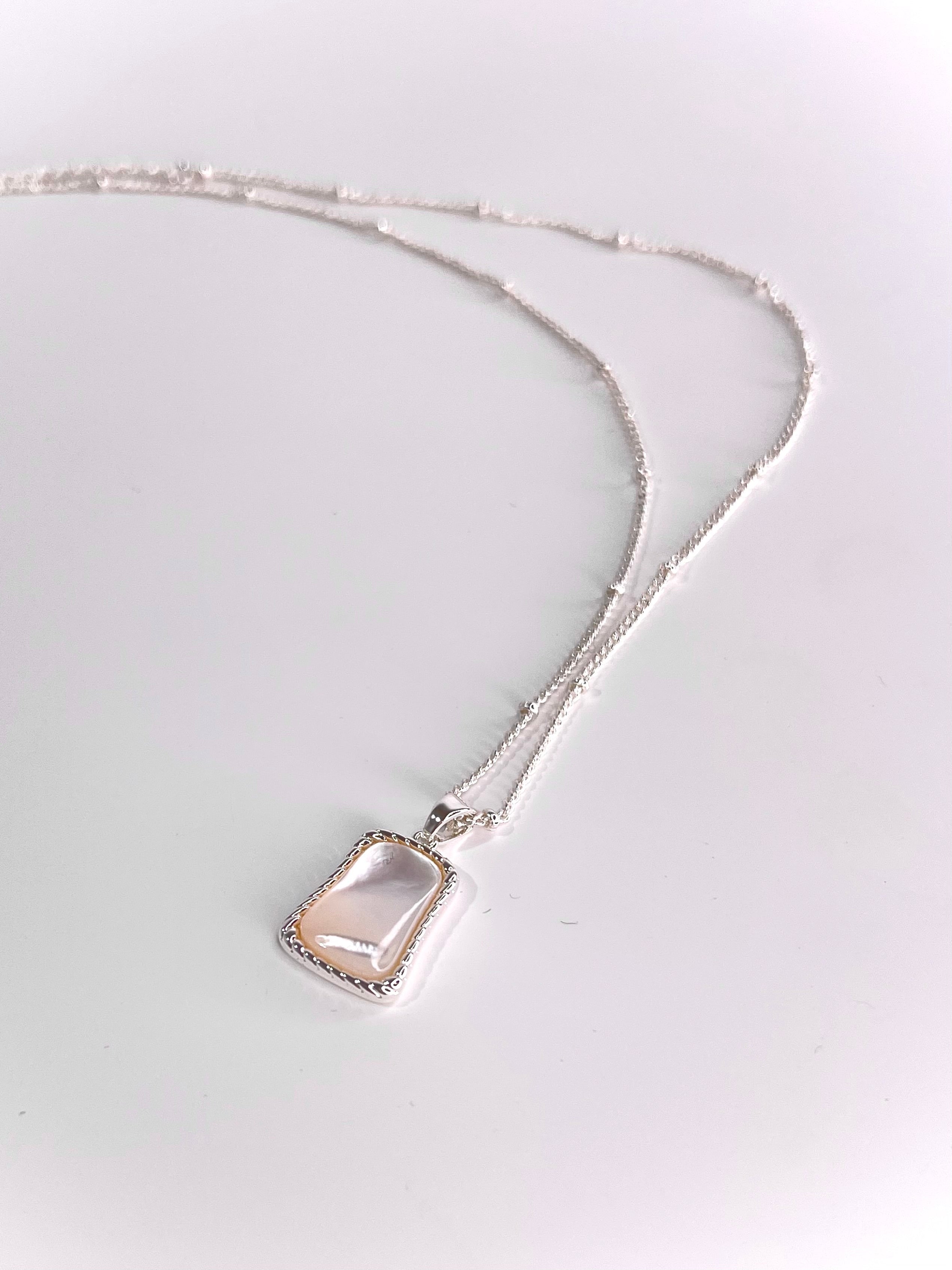 Collier Court avec Pendentif