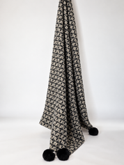Foulard imprimé géometrique Noir et Beige  à Pompons