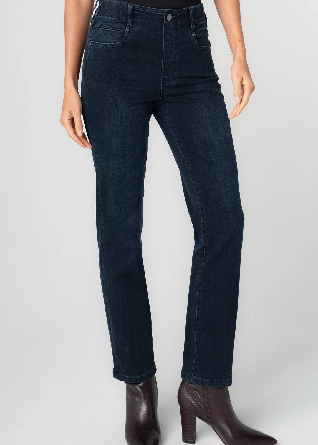 Jeans Liverpool Gia Glider pull-on à coupe droite couleur RAVEN-WING, vue de face
