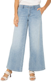 Jeans à jambe large extensible de couleur Las Virgenes, tissu en coton et polyester, style confortable avec allure moderne.