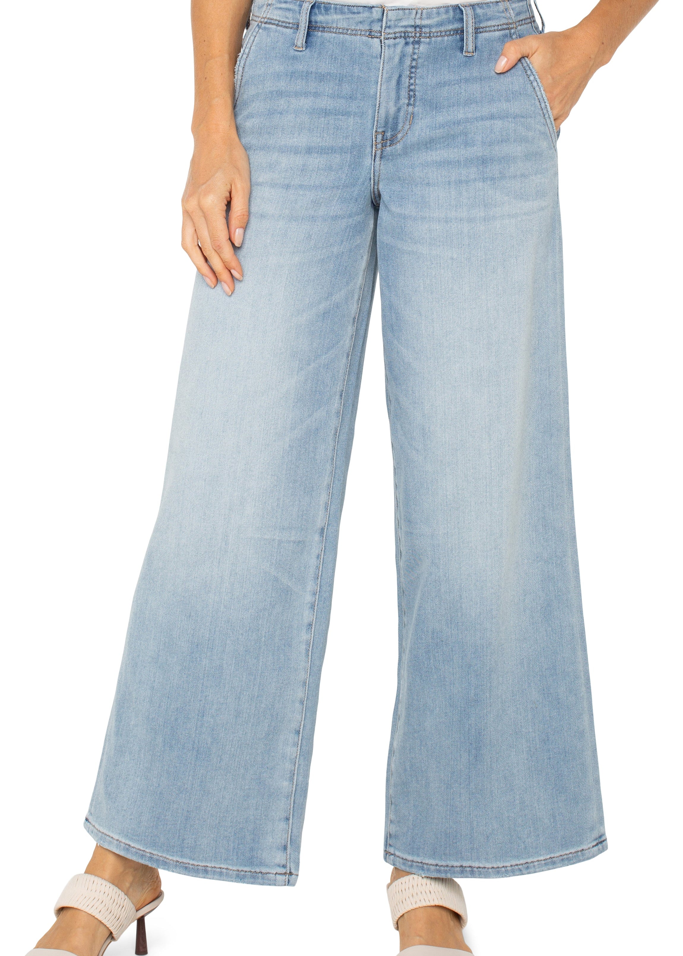 Jeans à jambe large extensible de couleur Las Virgenes, tissu en coton et polyester, style confortable avec allure moderne.