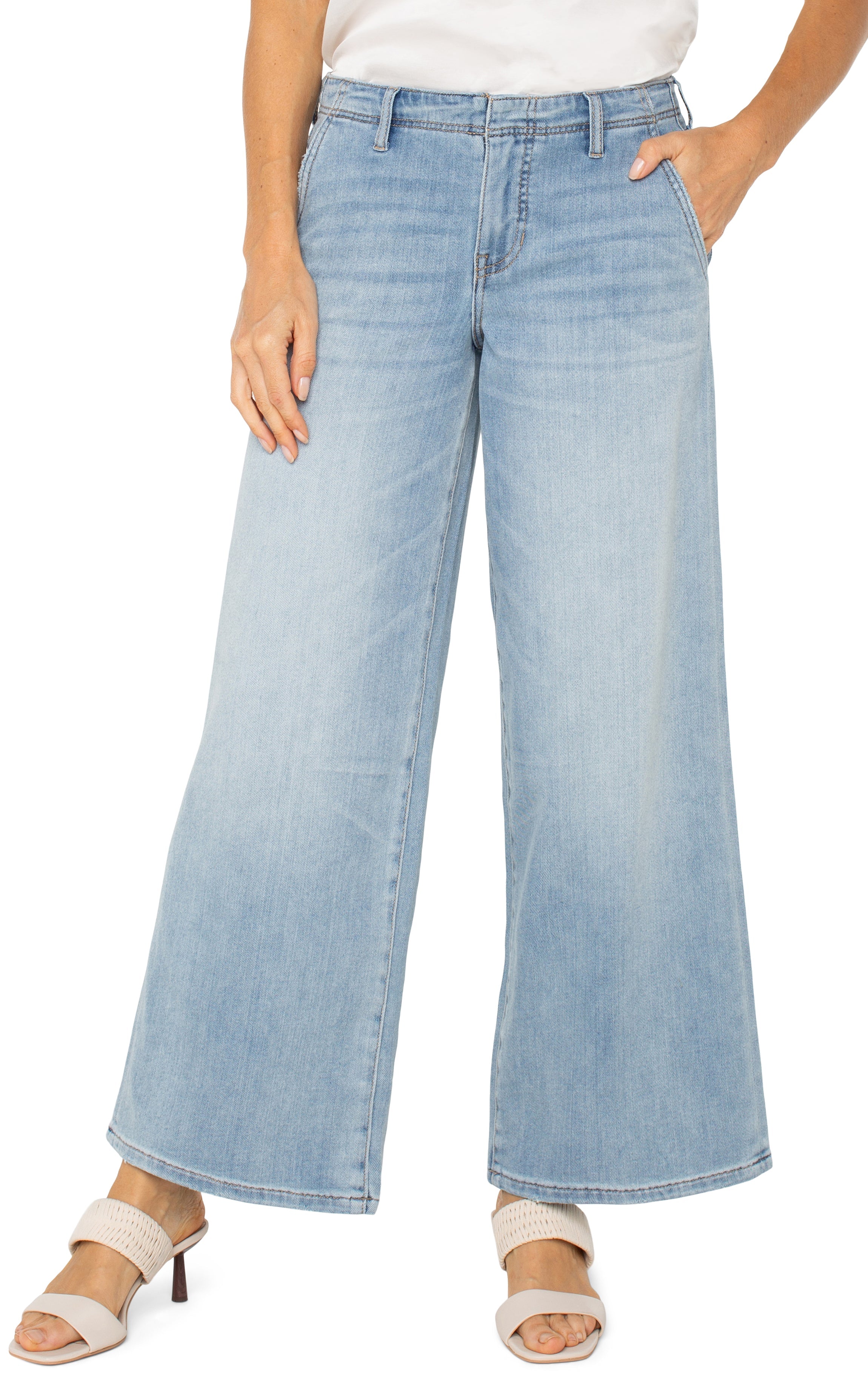 Jeans à jambe large extensible de couleur Las Virgenes, tissu en coton et polyester, style confortable avec allure moderne.