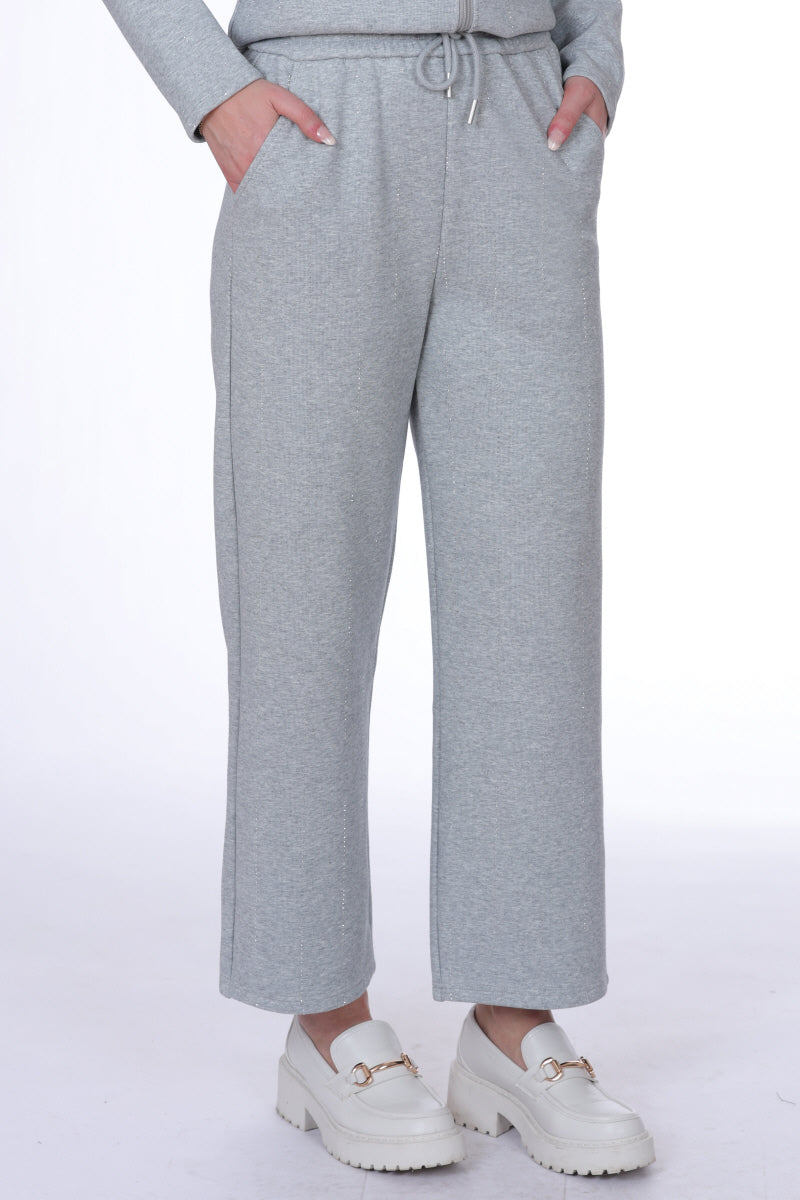 Pantalon de jogging chic pour femme, de couleur gris, avec effet de brillance "pluie d'étoiles". Tissu extensible. Marque NESS.