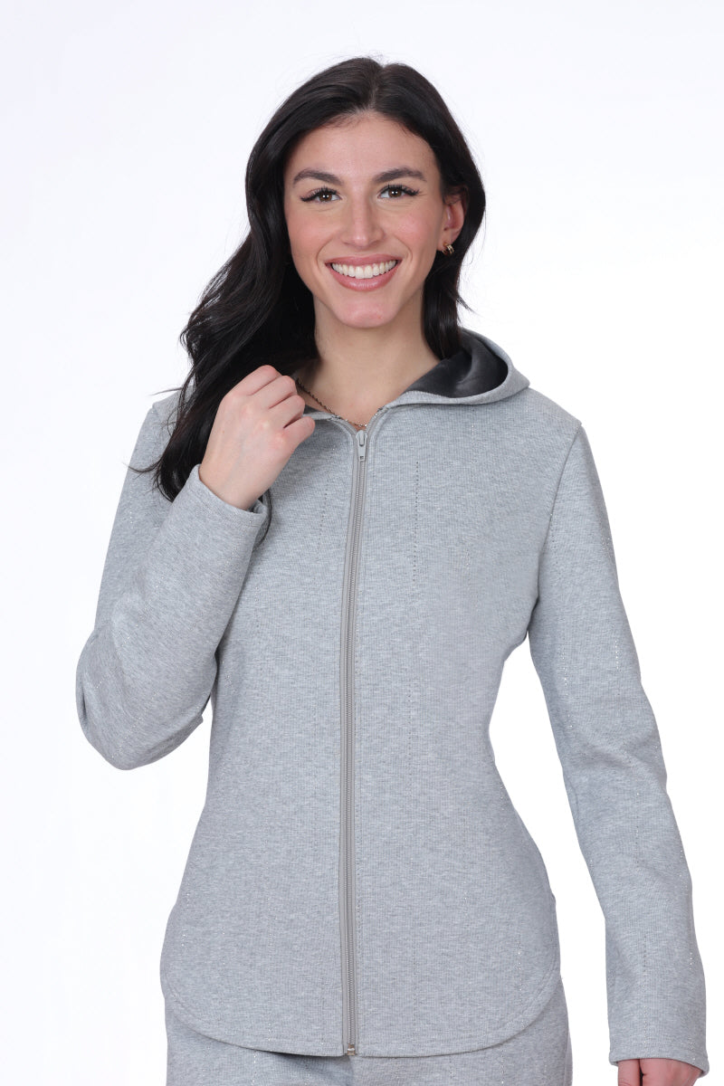 Cardigan zippé à capuchon pour femme, de couleur gris. Tissu sport- chic en mélange de coton, polyester et élasthanne. Marque NESS.