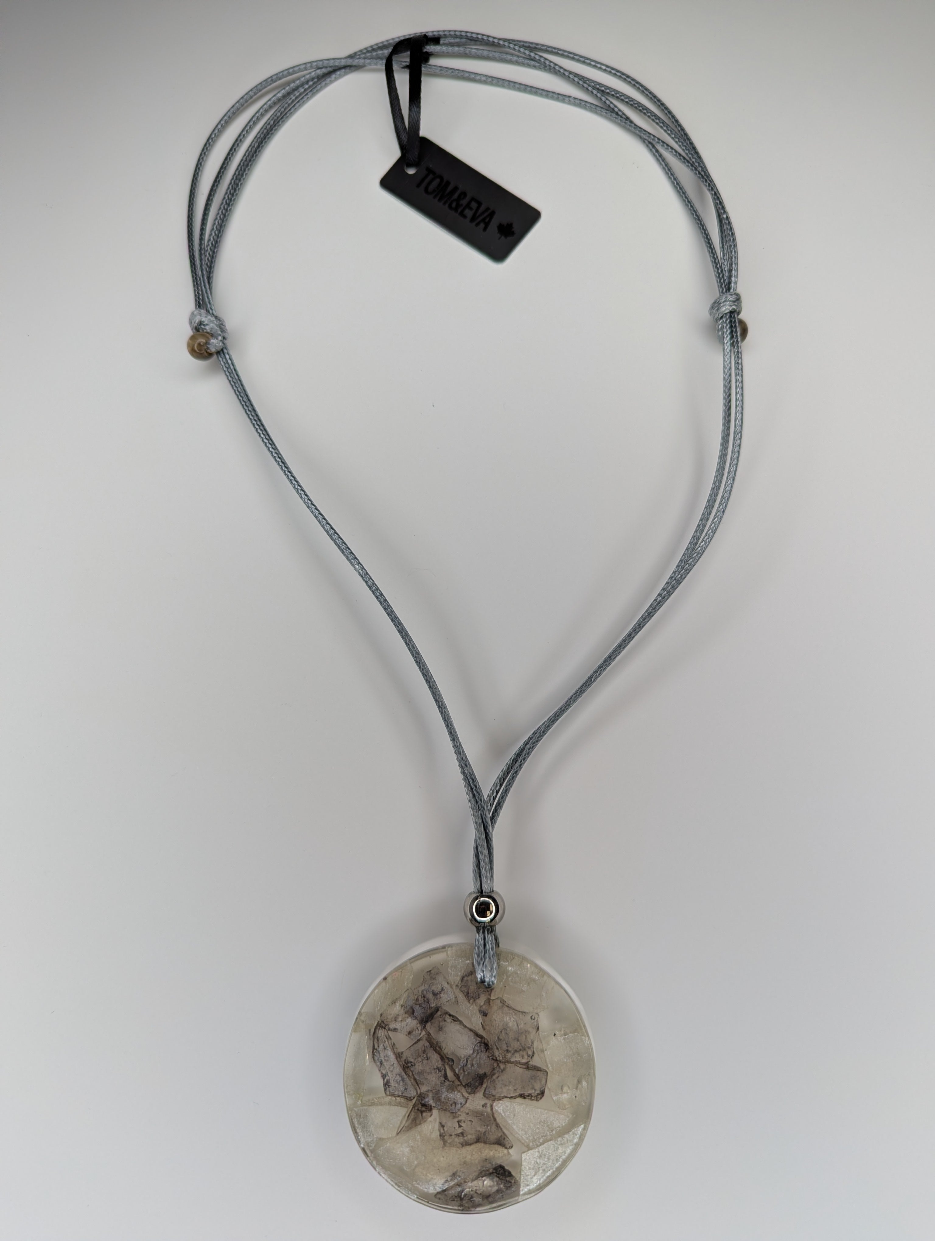 Collier Ajustable Léger en résine sans Métal