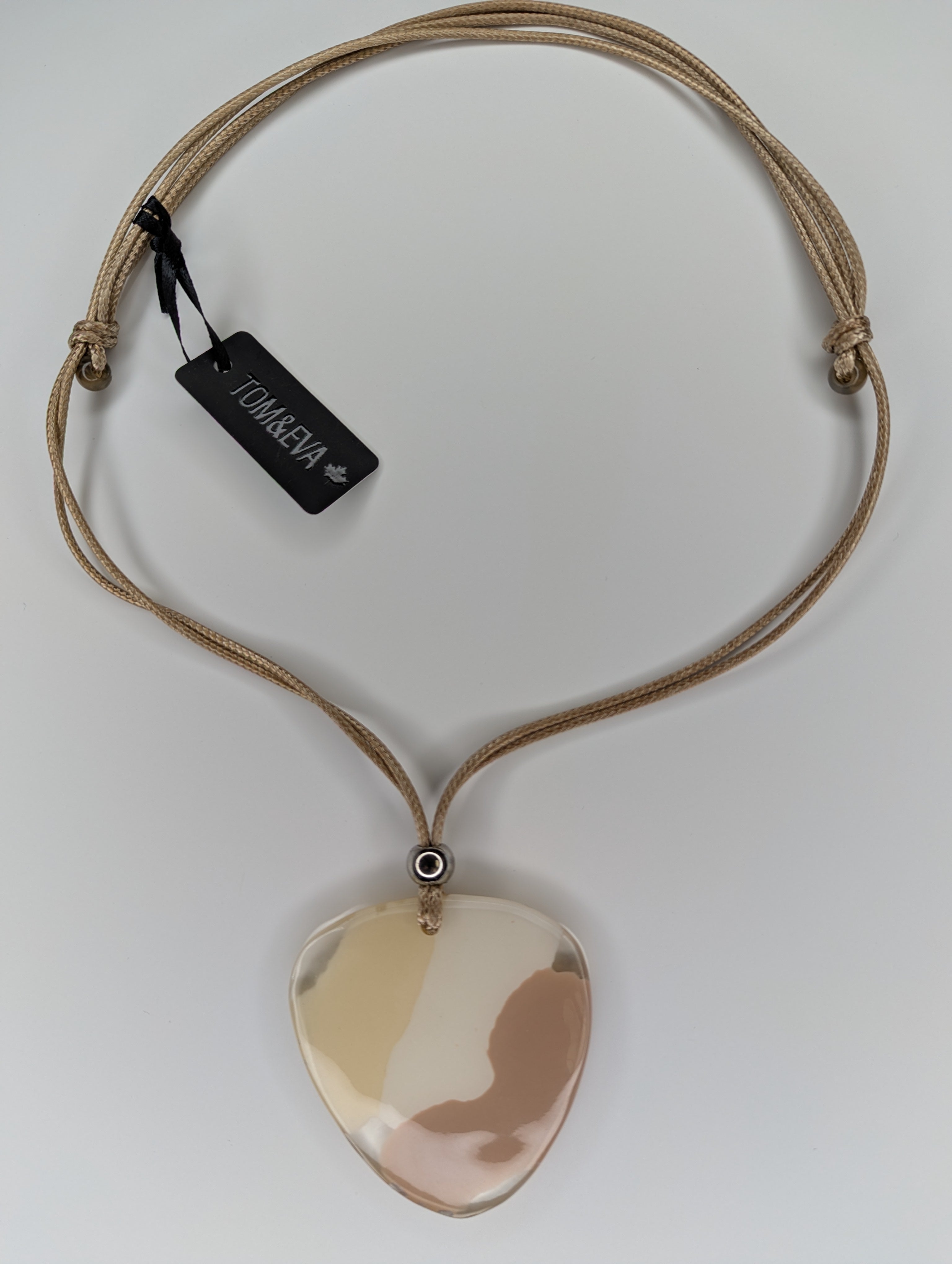 Collier Ajustable Léger en résine sans Métal Tons Naturels