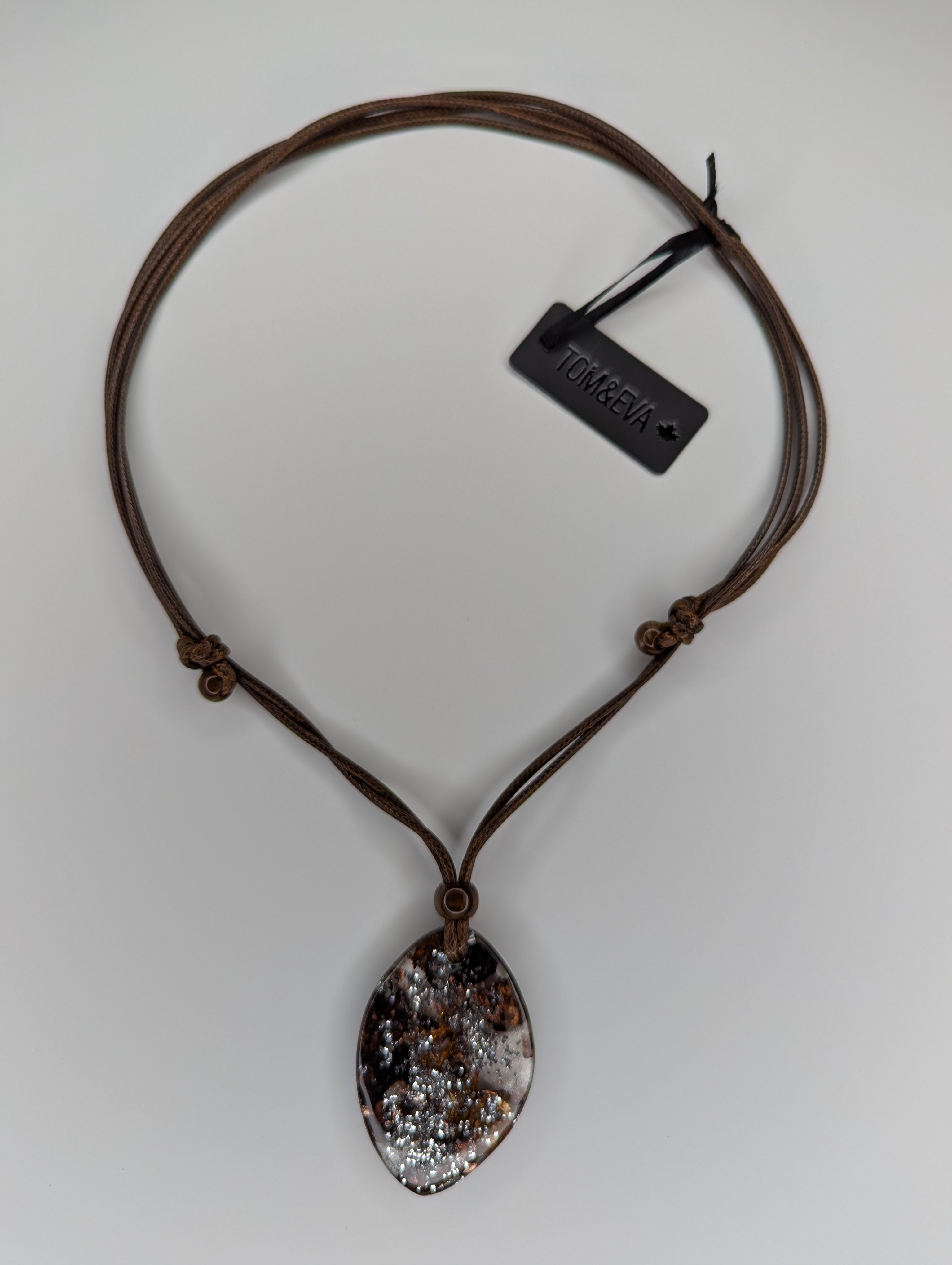 Collier Ajustable Léger en résine sans Métal