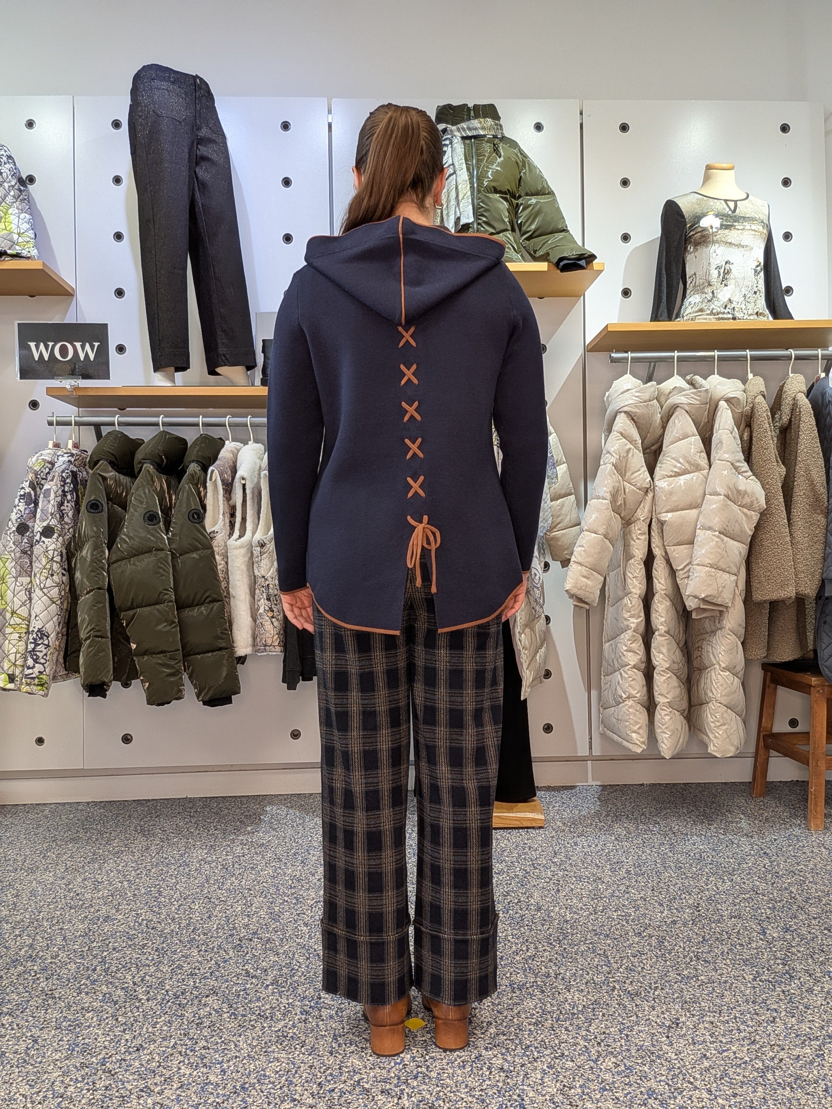 Cardigan Marine à Capuchon et Bordure Caramel
