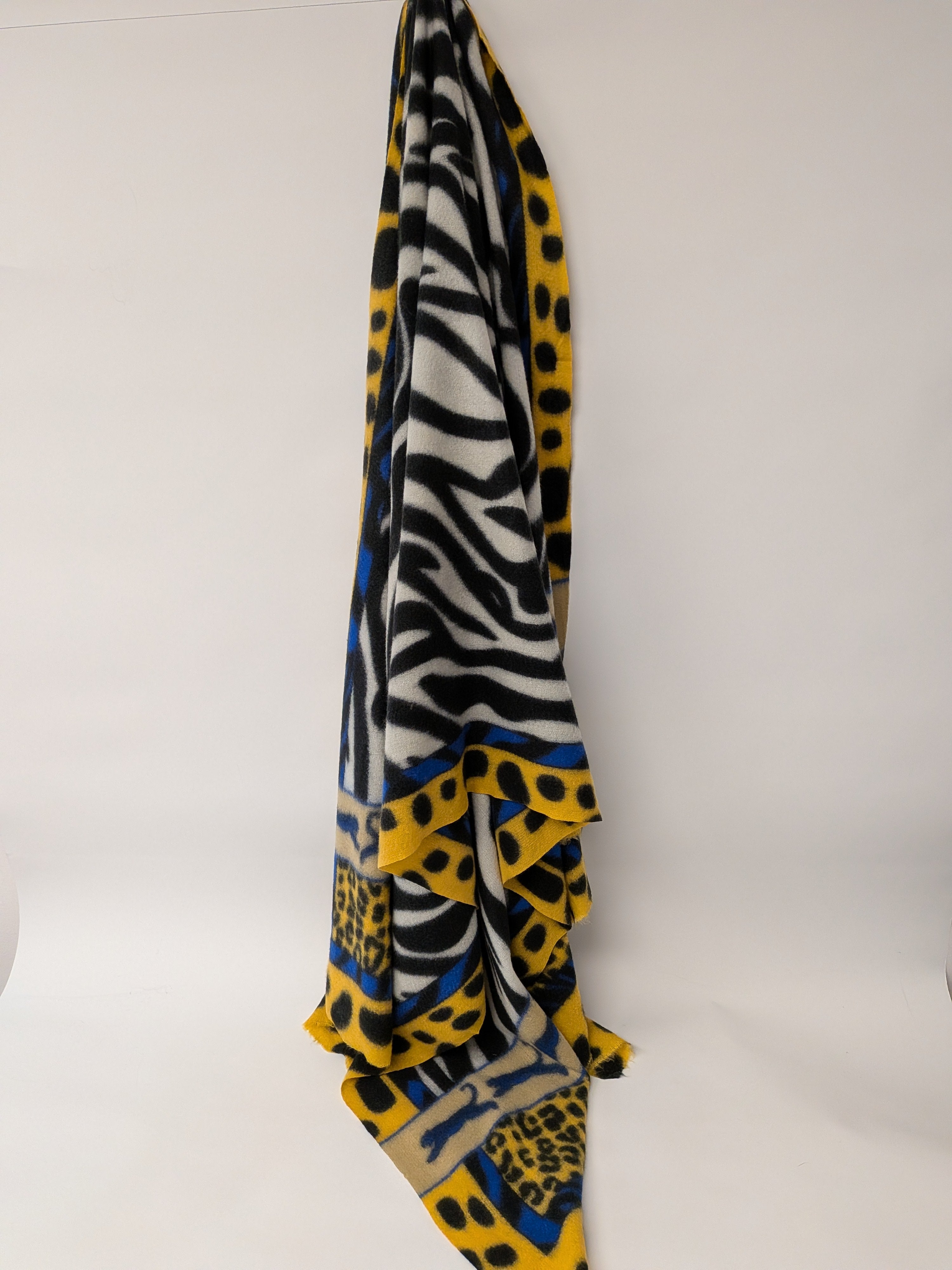 Foulard jaune à motifs zèbre et léopard avec touches bleues