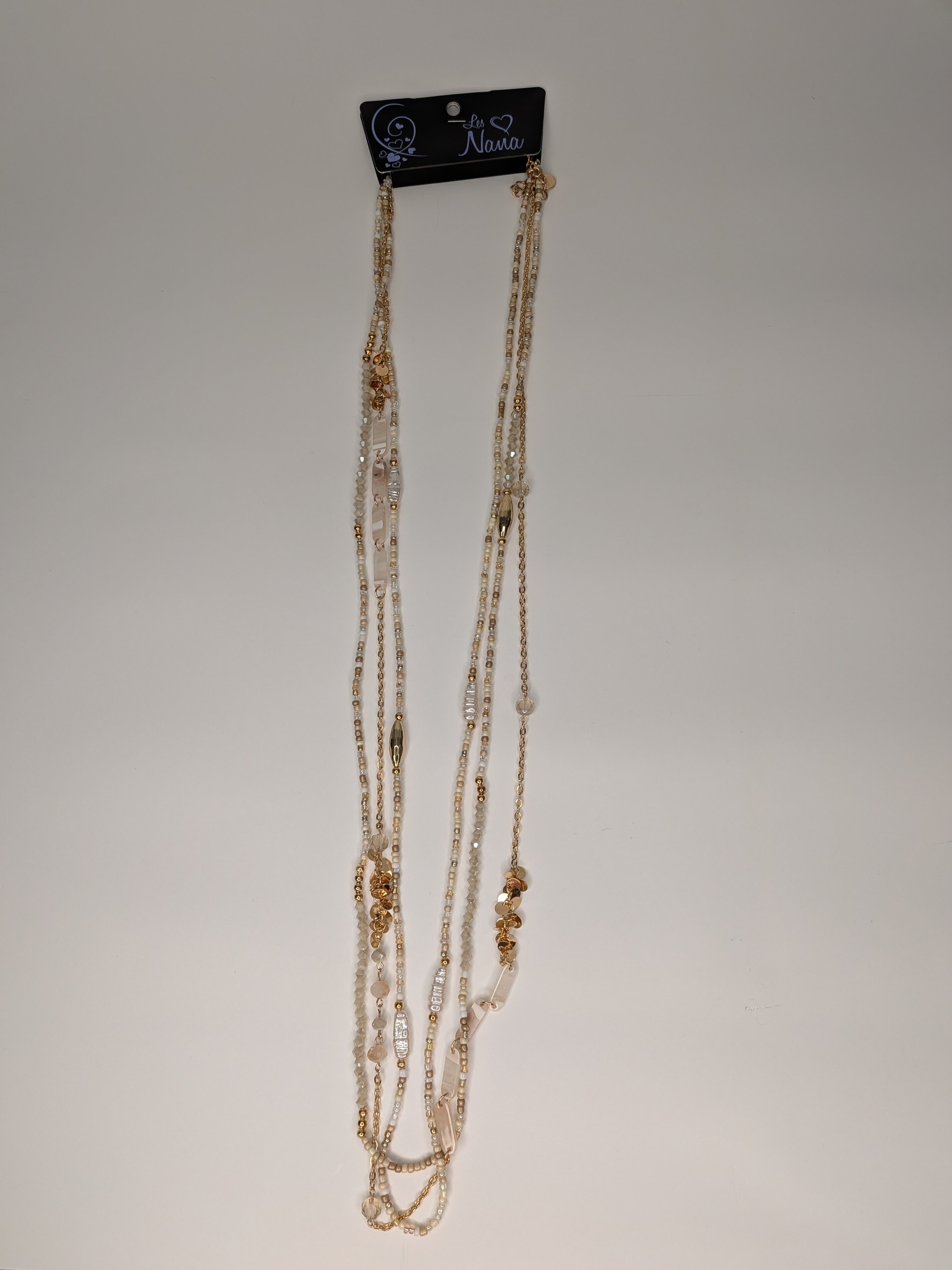 Collier long multirang à perles crème et accents or