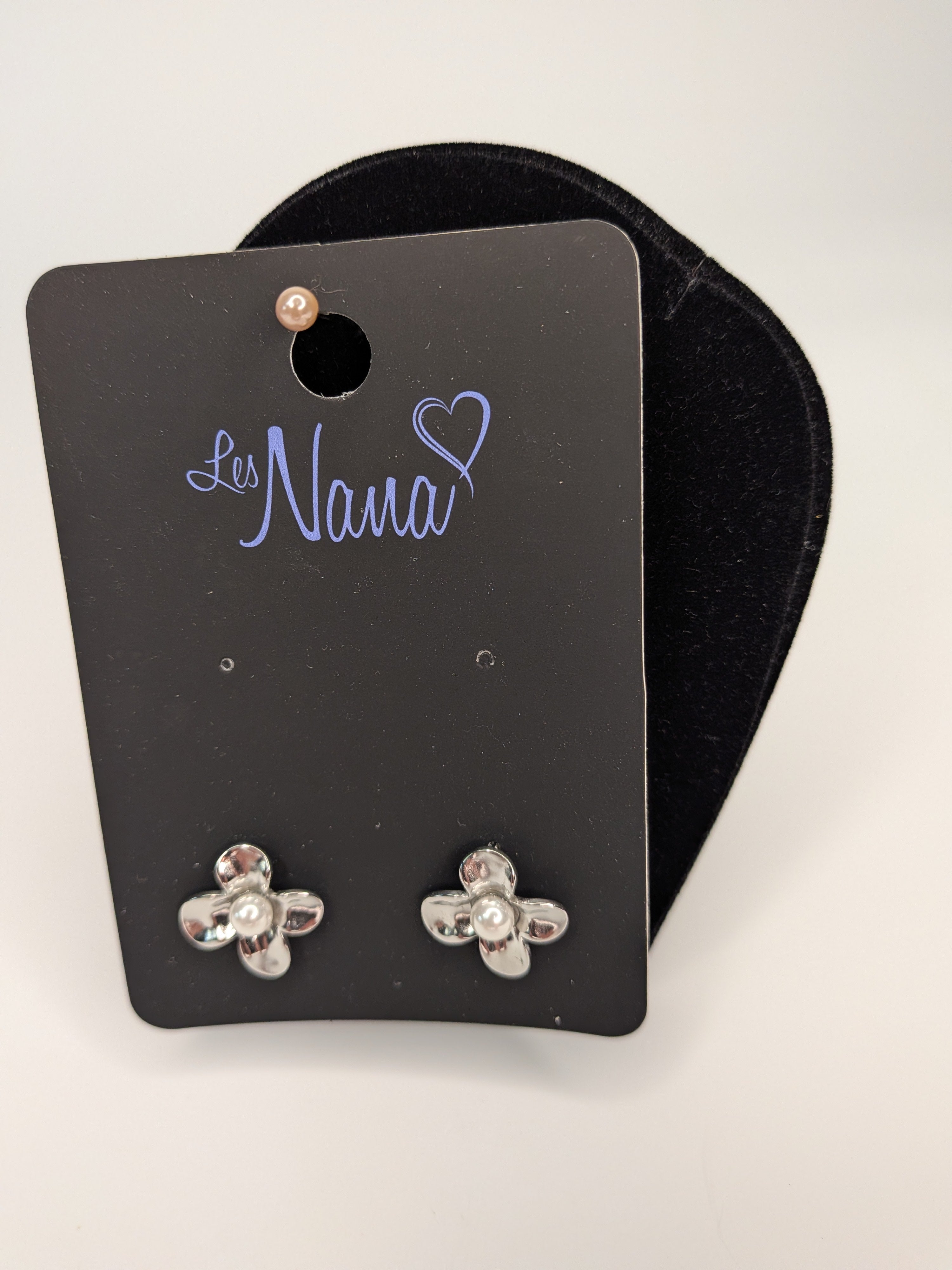 Boucles d’oreilles fleurs argent à centres façon perle
