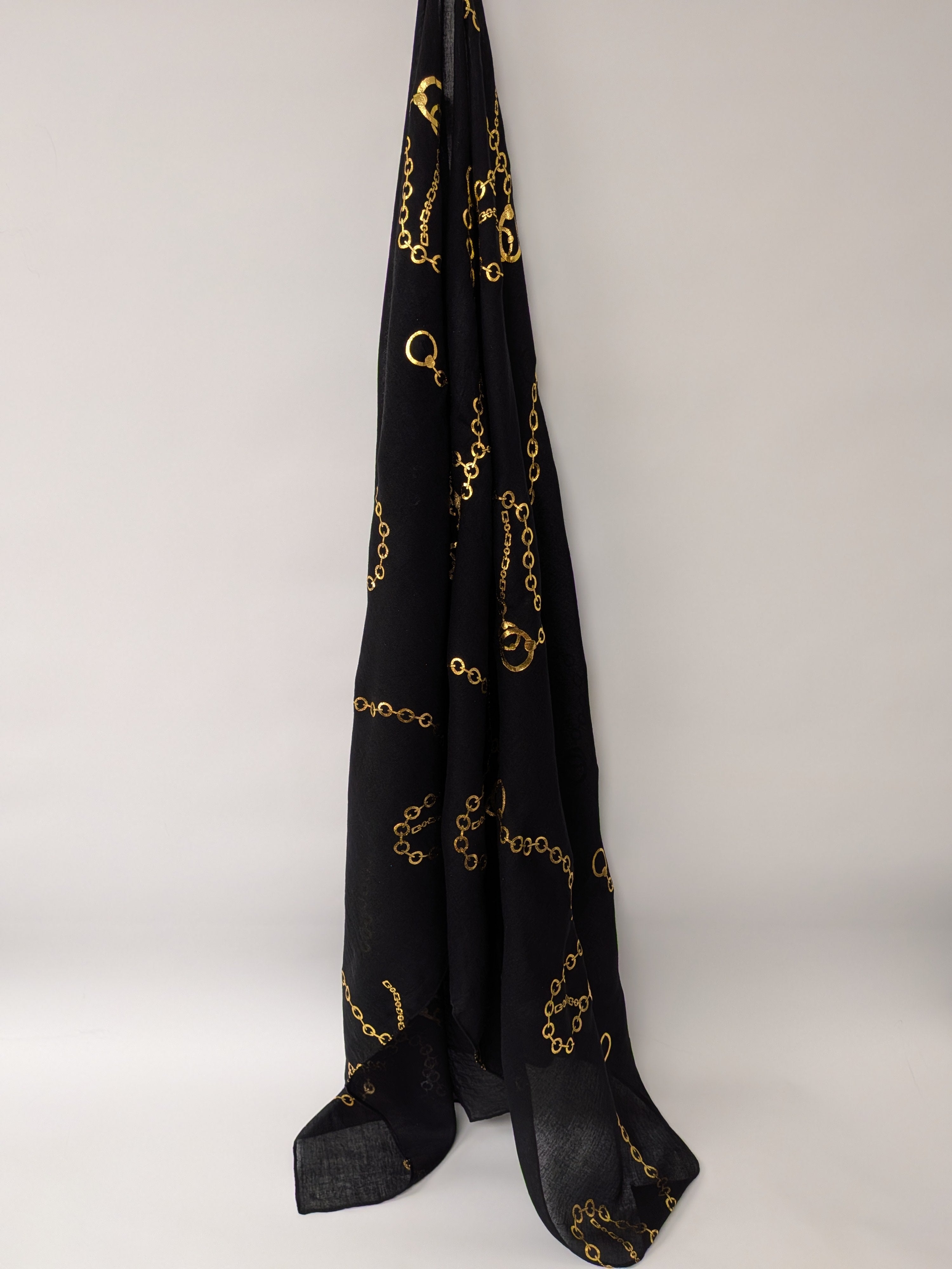 Foulard noir à motif de chaînes or