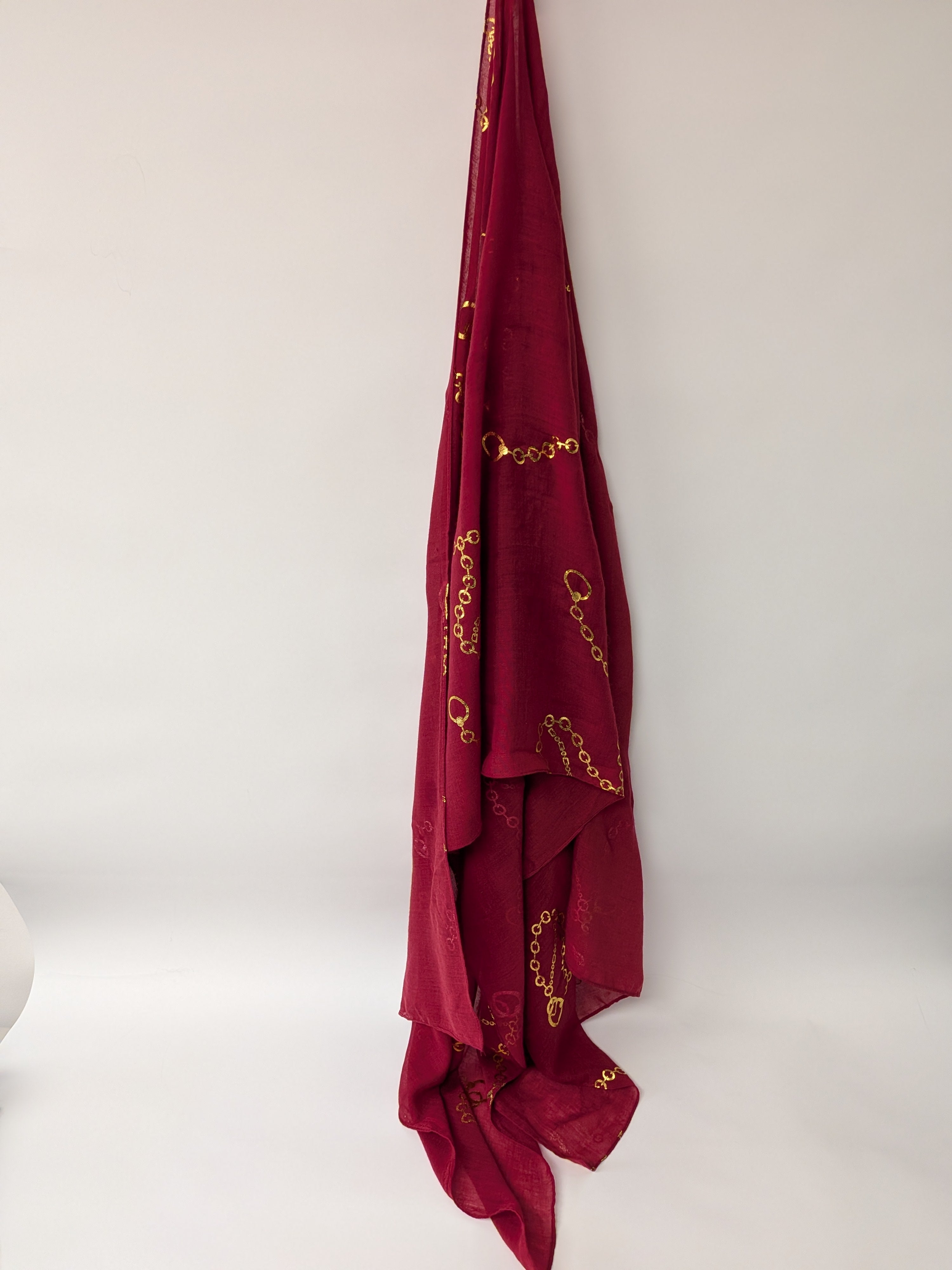 Foulard rouge à motif de chaînes or