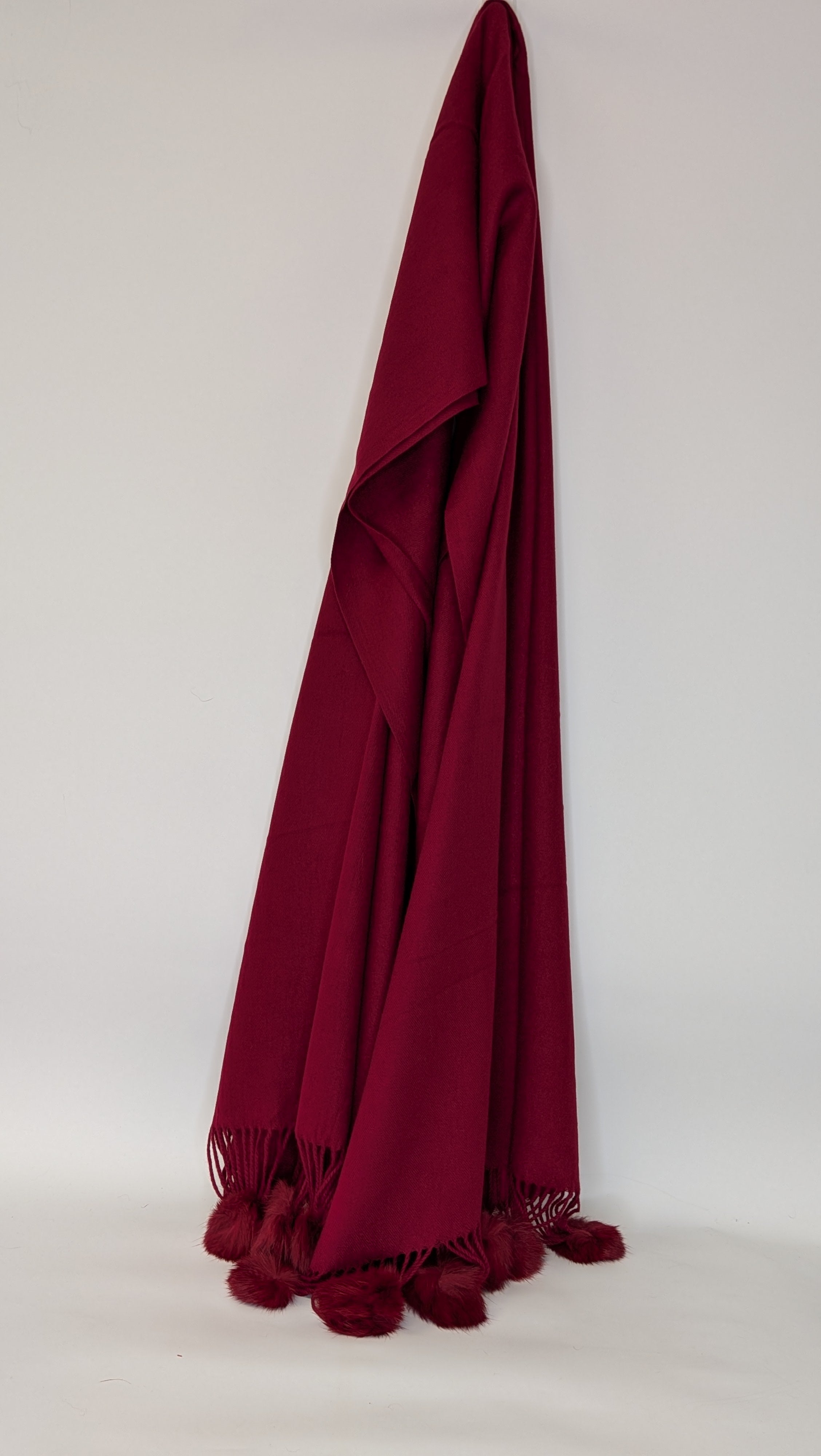 Foulard rouge à pompons en vrai lapin