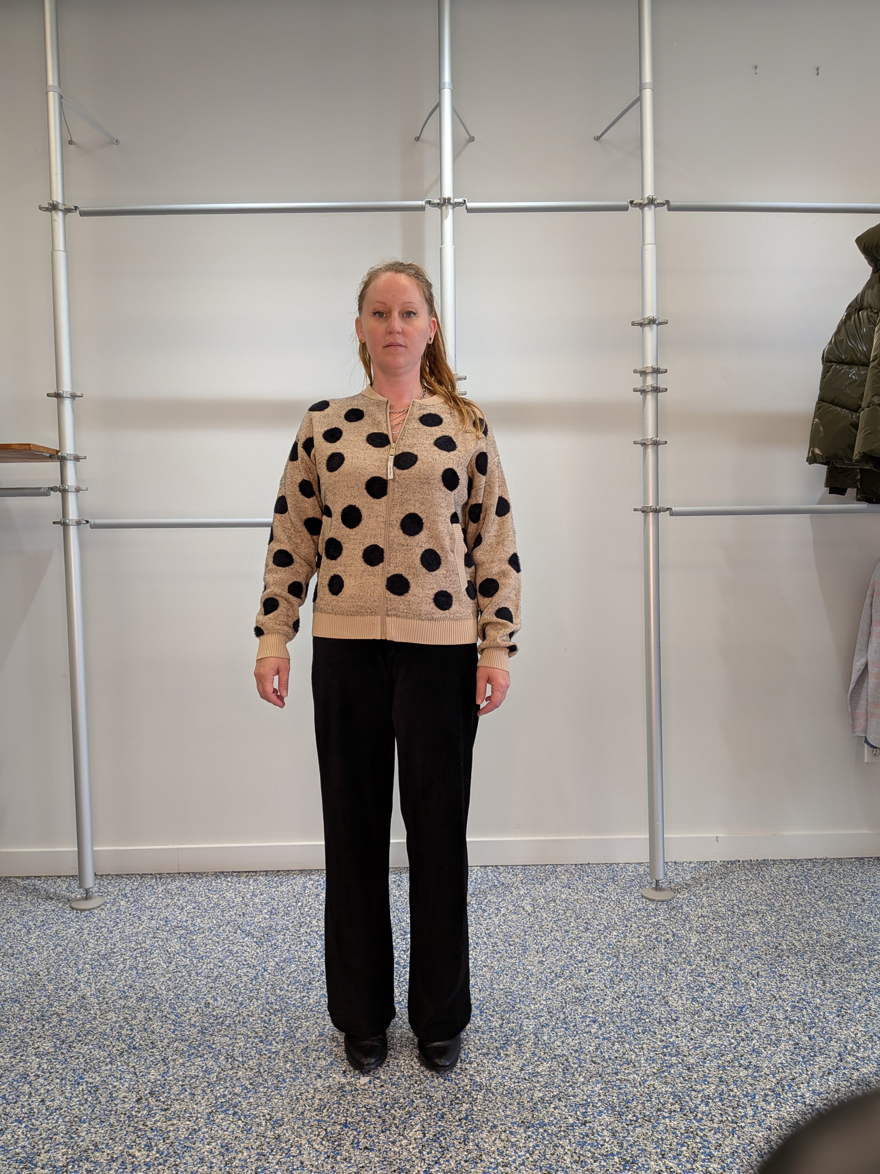 Cardigan Beige à Pois Noirs et Fermeture Éclair