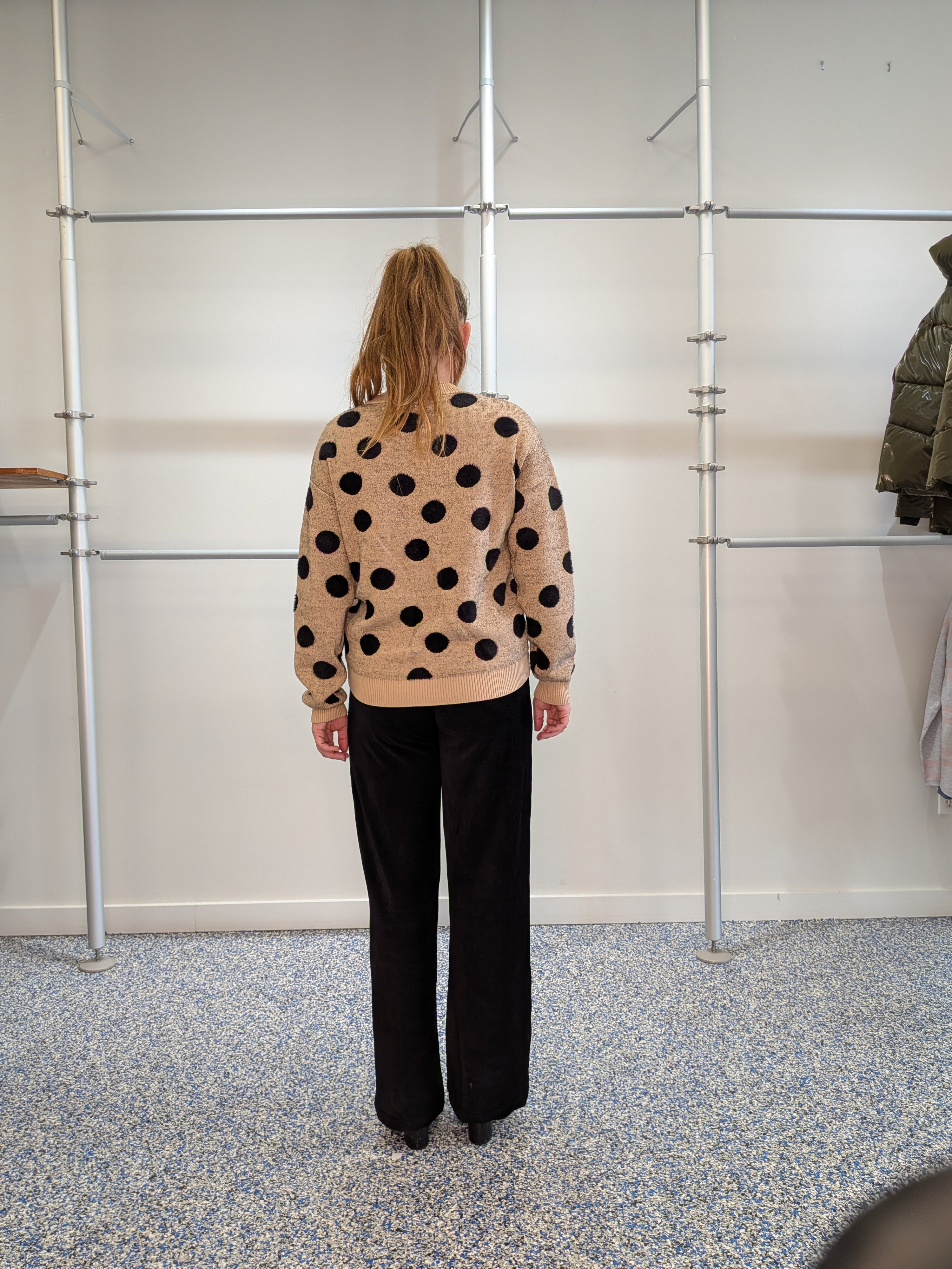 Cardigan Beige à Pois Noirs et Fermeture Éclair