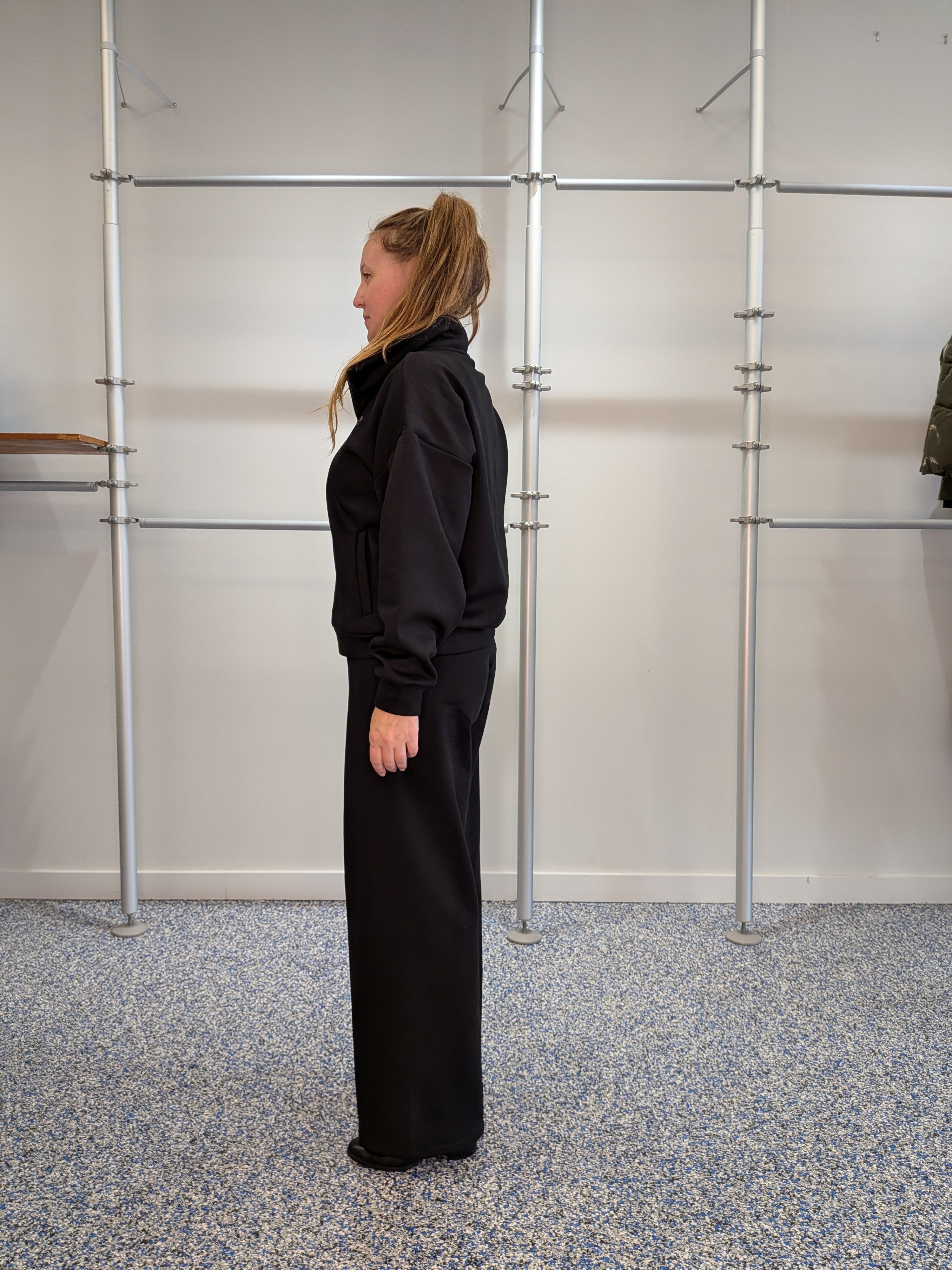 Veste Noire Zippée à Col Montant