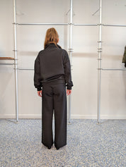 Veste Noire Zippée à Col Montant