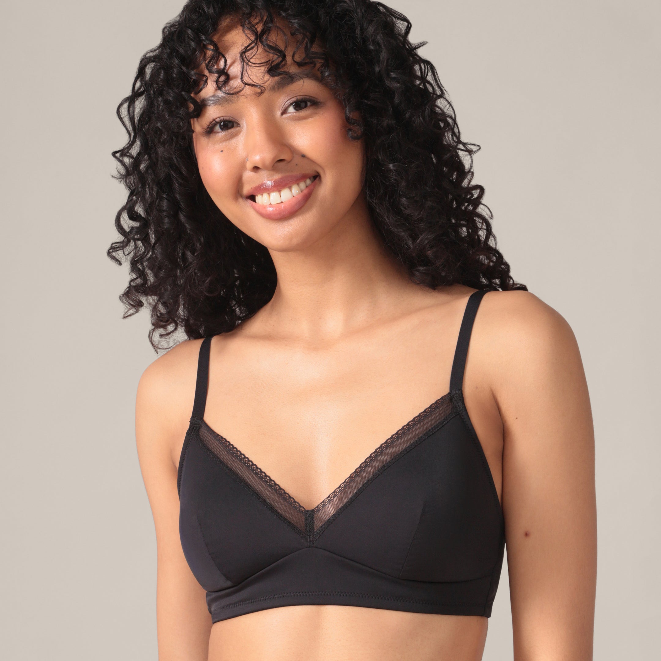 Bralette triangle Eversoft de Rachel, confortable en nylon recyclé et spandex, pour un soutien léger et écologique.