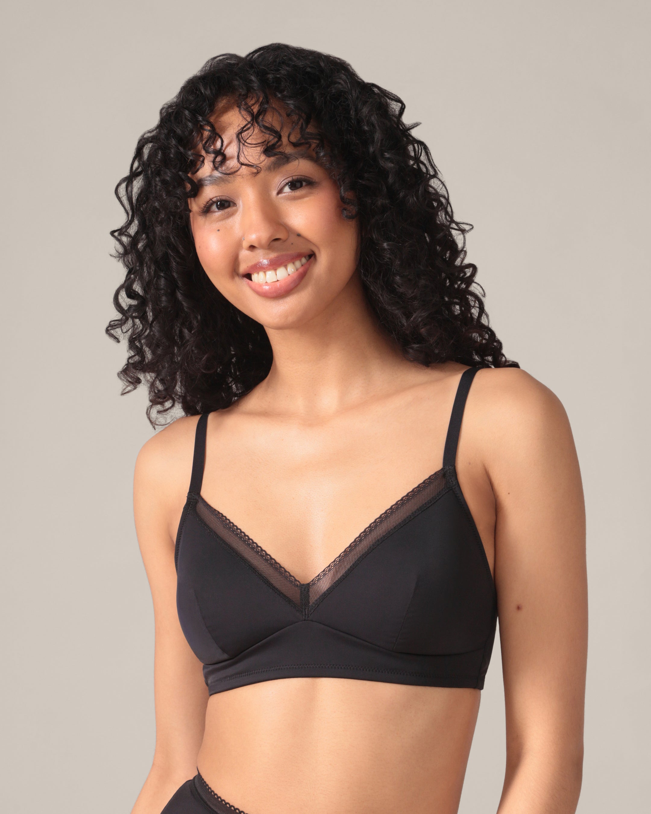 Bralette triangle Eversoft de Rachel, confortable en nylon recyclé et spandex, pour un soutien léger et écologique.