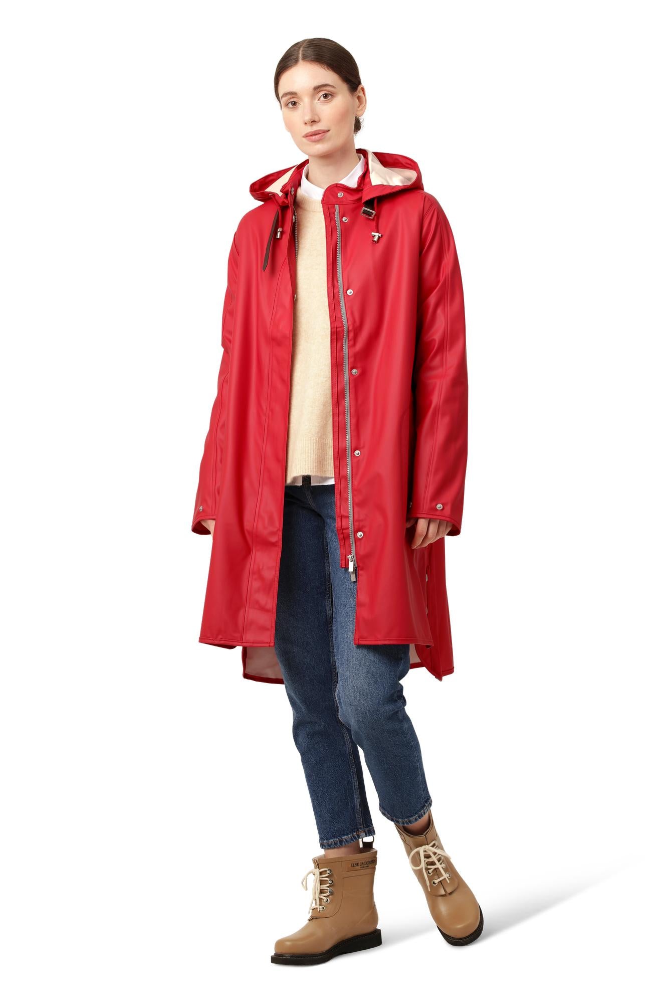 Imperméable long rouge profond à capuche et coupe trapèze Ilse Jacobsen