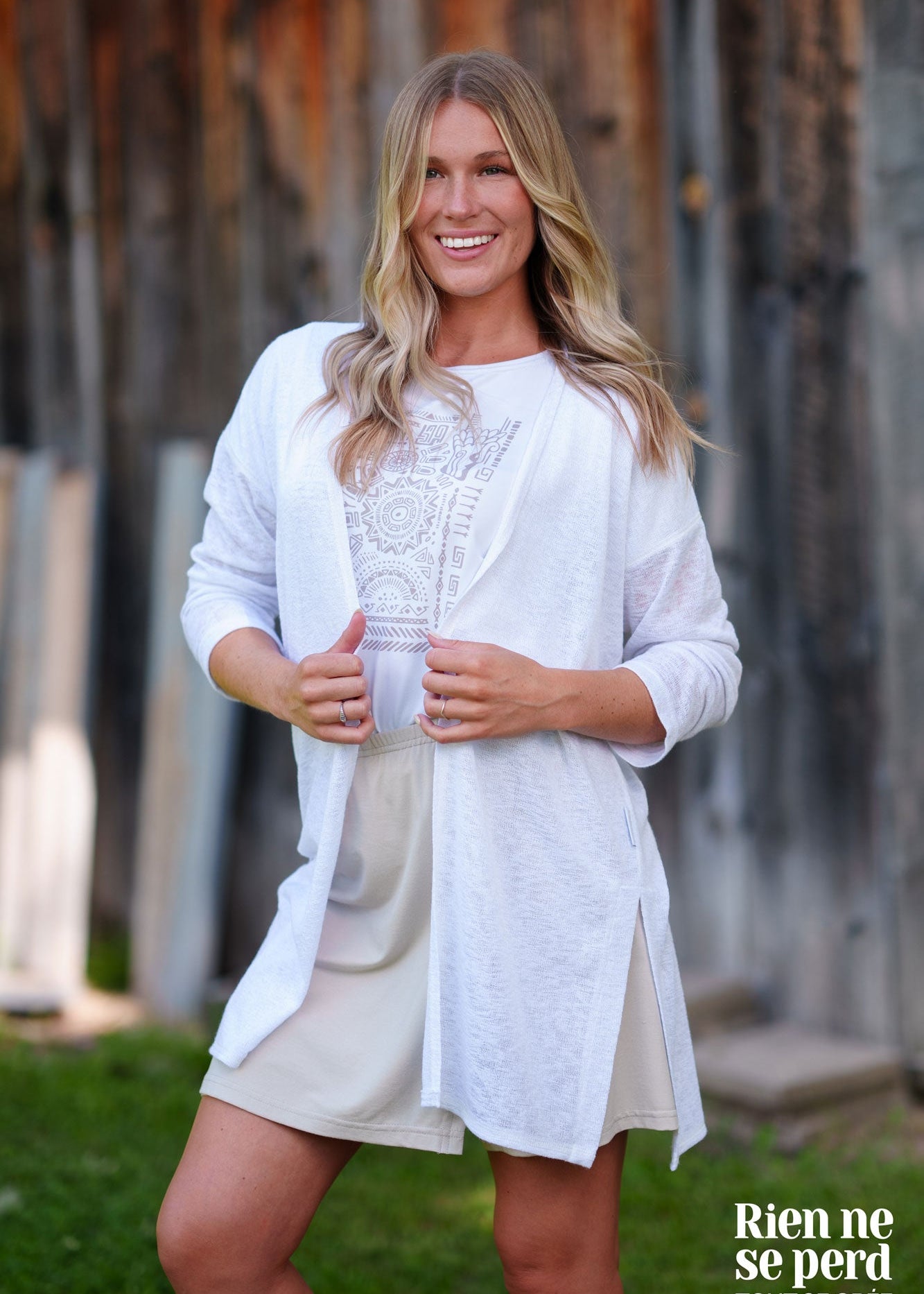 T-shirt-tiki-azteque-veste-zeste-blanc-jupe-short-cerveza-sable_09393b29-37fb-4871-9aae-ca5e79b2e0a7.jpg