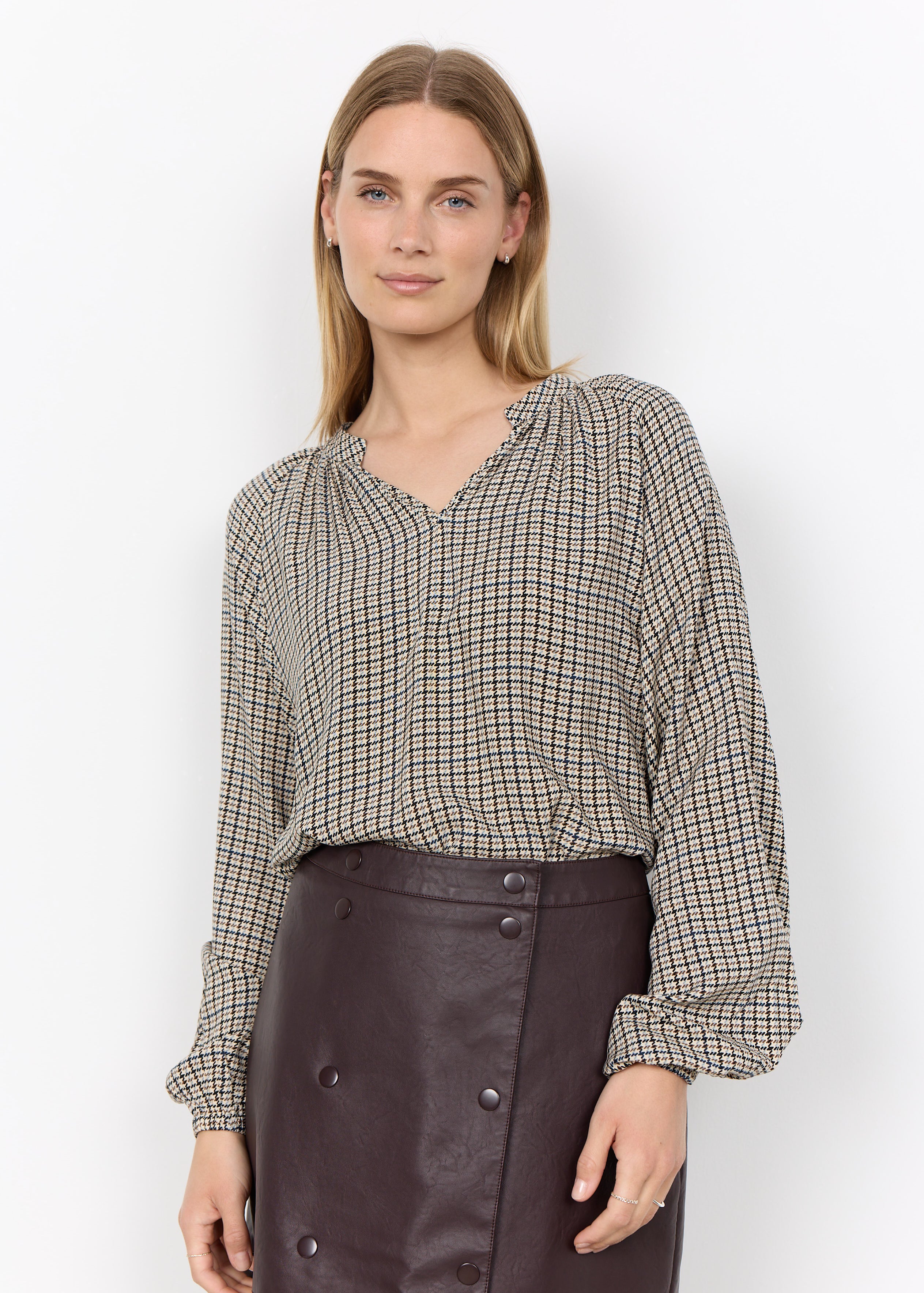 Blouse col V à carreaux avoine et brun Soya Concept pour femme
