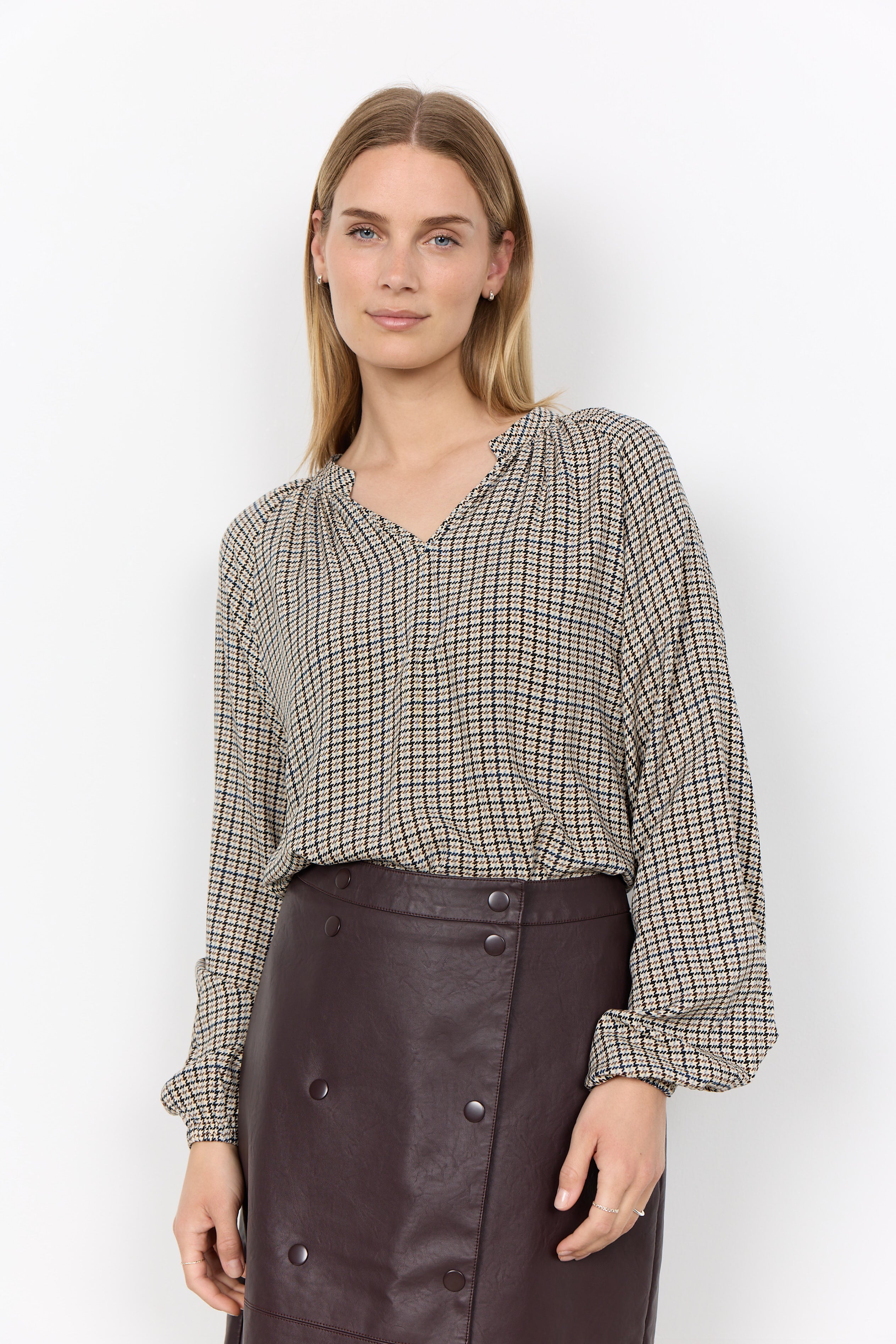 Blouse col V à carreaux avoine et brun Soya Concept pour femme