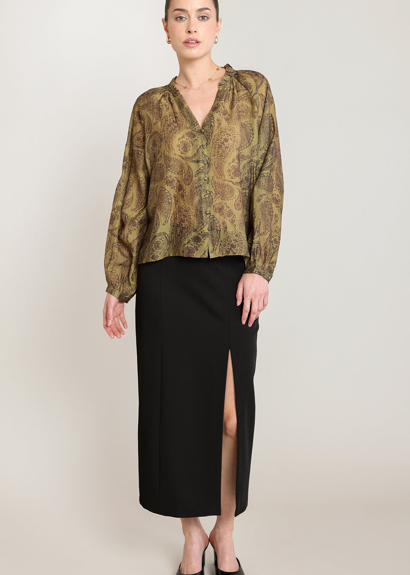 Blouse olive à imprimé paisley avec col en V Black Tape pour femme