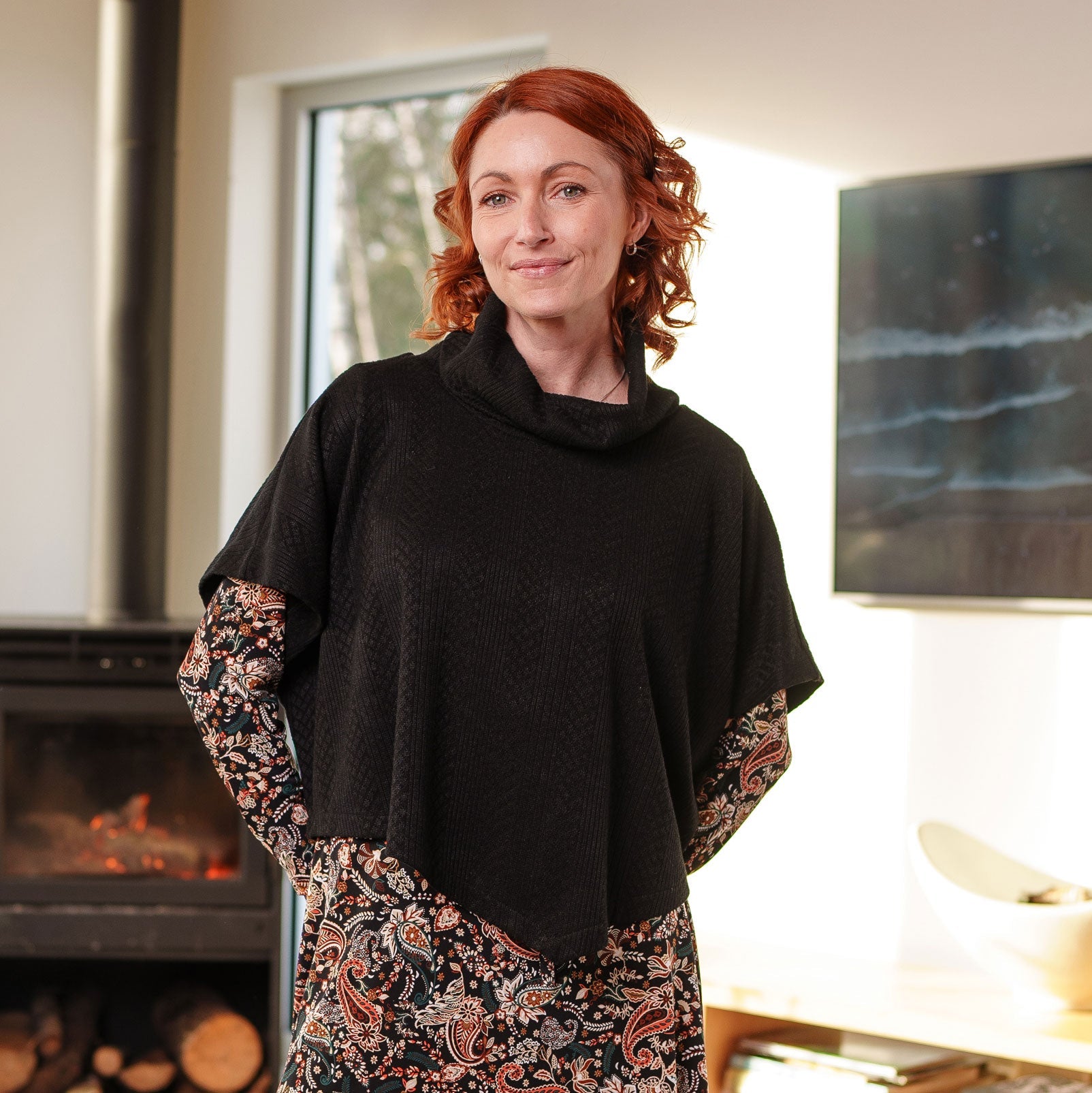 bolero-poncho-lupin-noir-fait-au-quebec-rien_ne_se_perd_tout_se_cree_1_05649efc-6787-4282-b451-2a1b3afd26a2.jpg