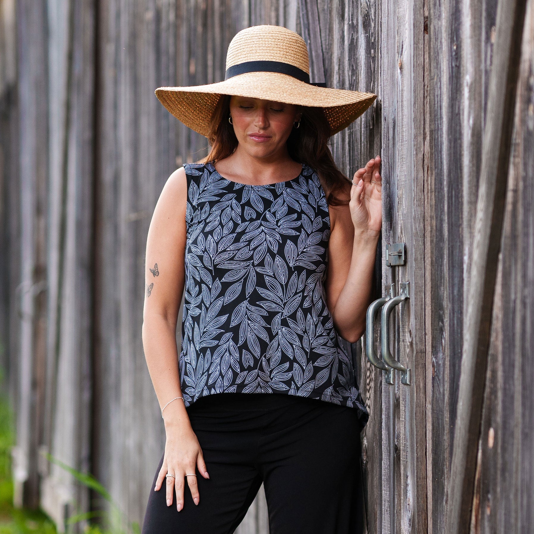 camisole-swing-feuillage-noir-et-blanc-rien_ne_se_perd_tout_se_cree_86d31430-79ae-4ade-bc66-ac8d48150fb0.jpg