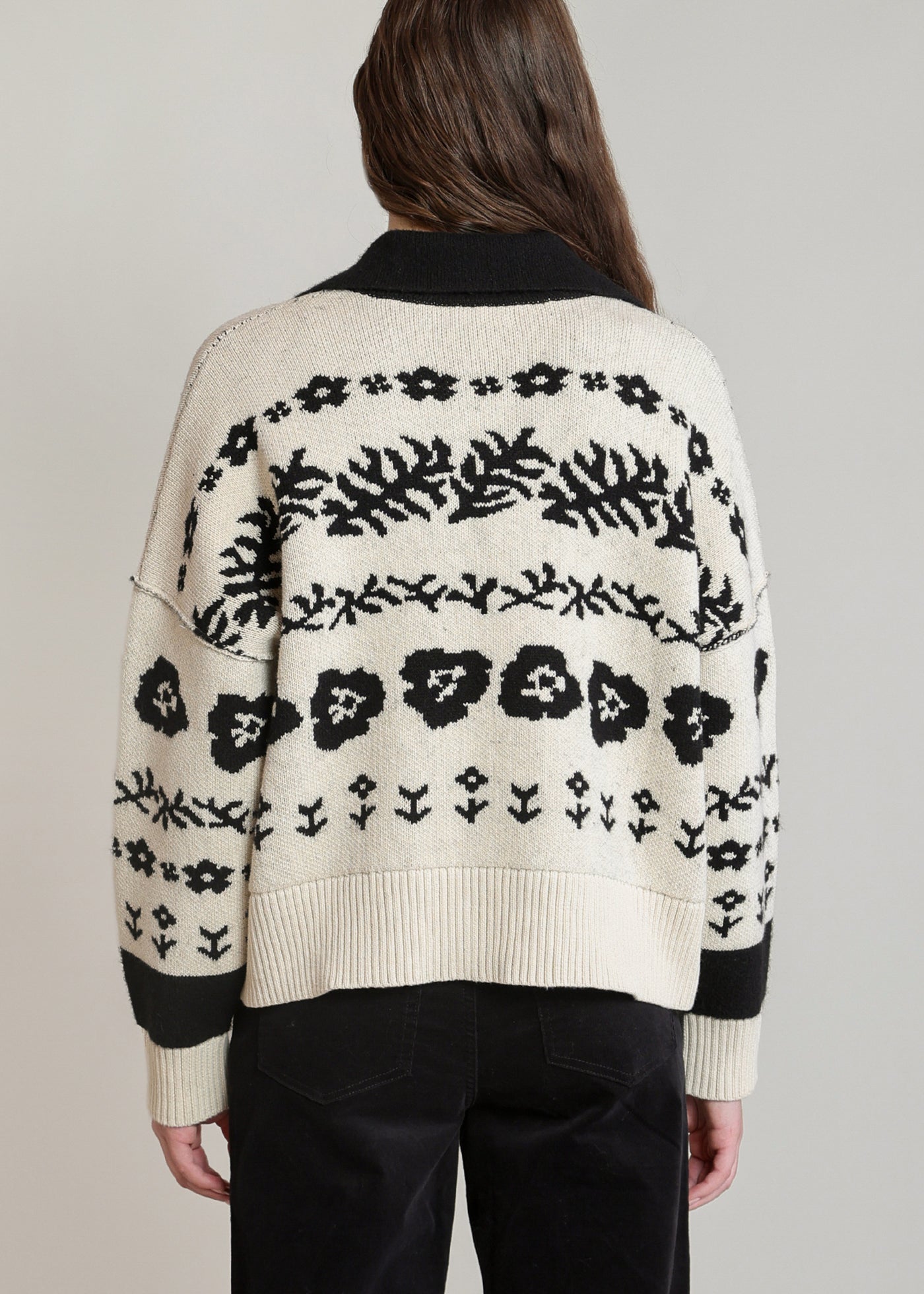 Cardigan jacquard fleuri ivoire et noir Dex pour femme