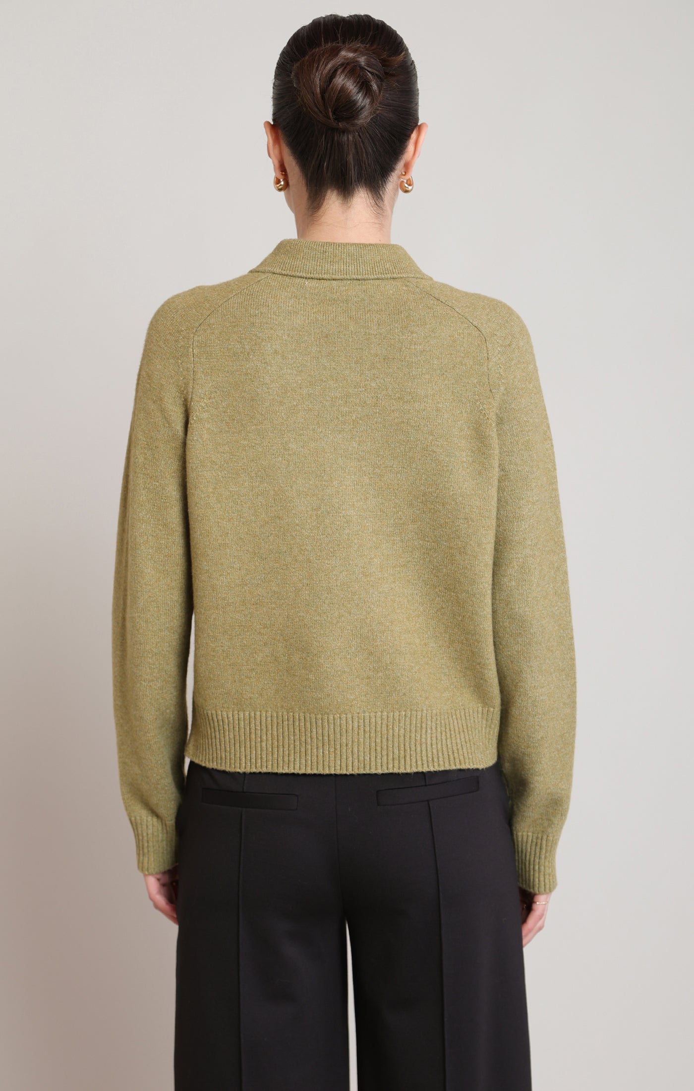 Cardigan en tricot olive délavé à col polo avec boutons argentés Black Tape pour femme