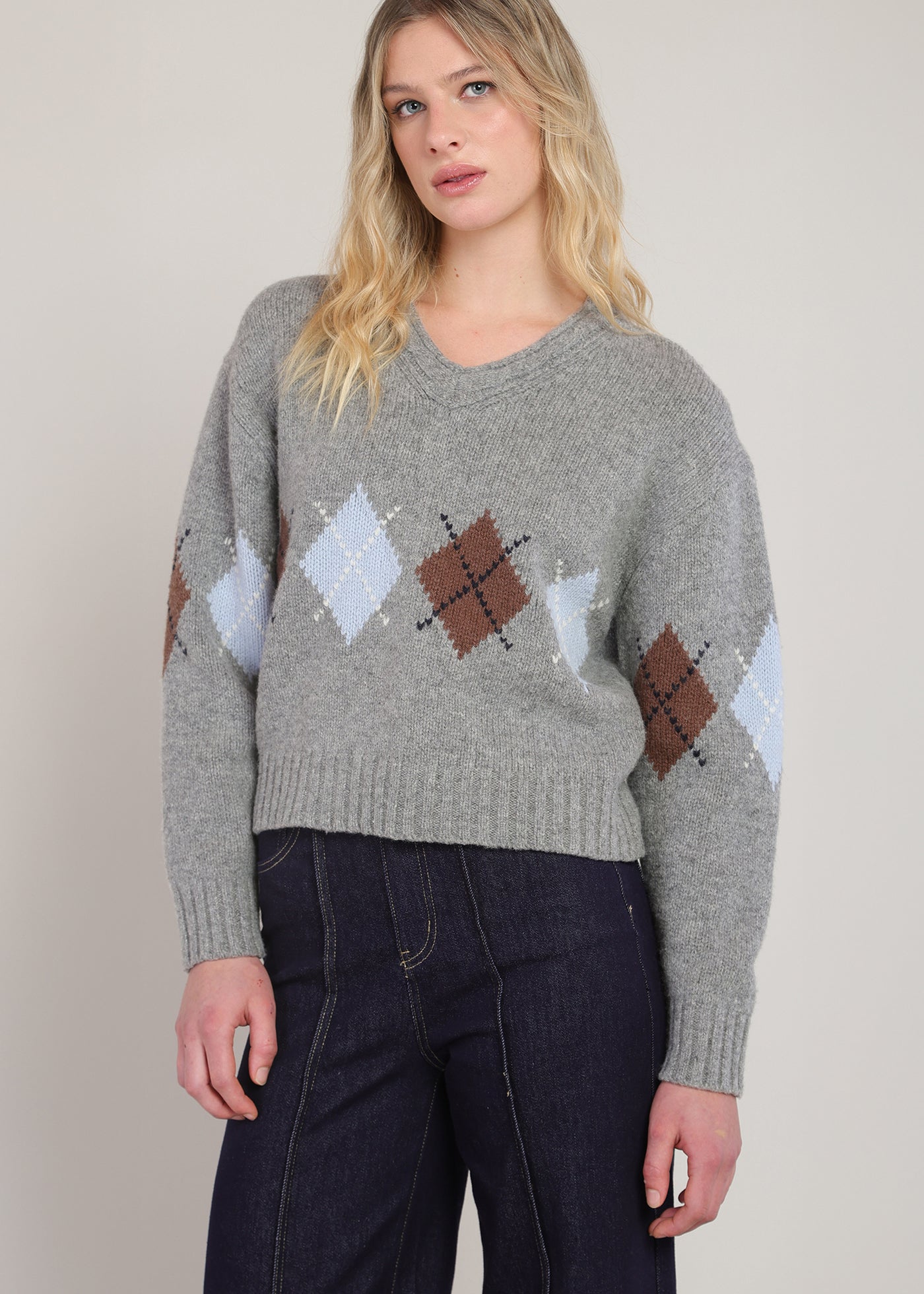 Chandail argyle gris moyen mélangé à col V Room 34 pour femme