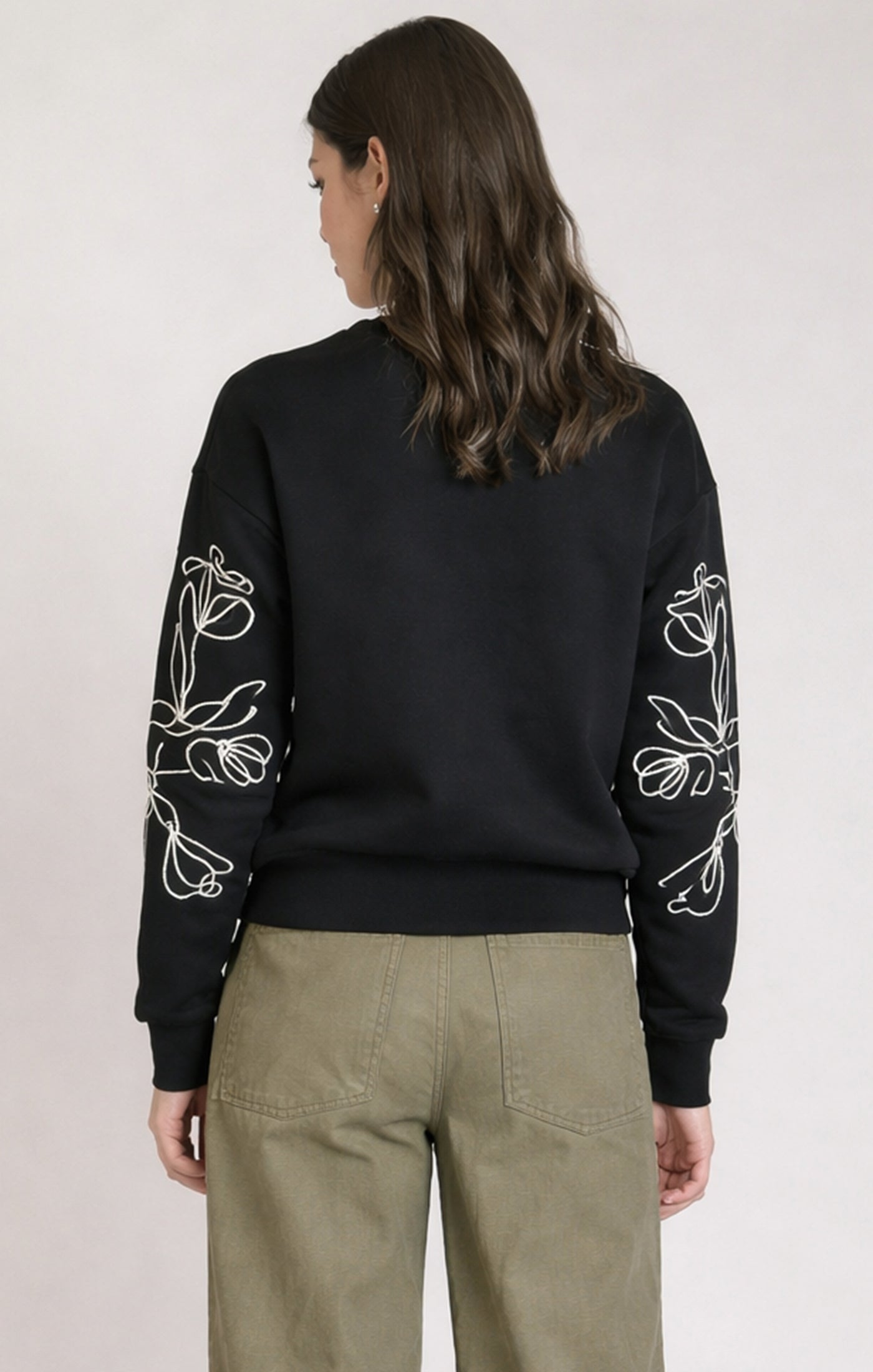 Chandail noir brodé de fleurs abstraites Dex pour femme
