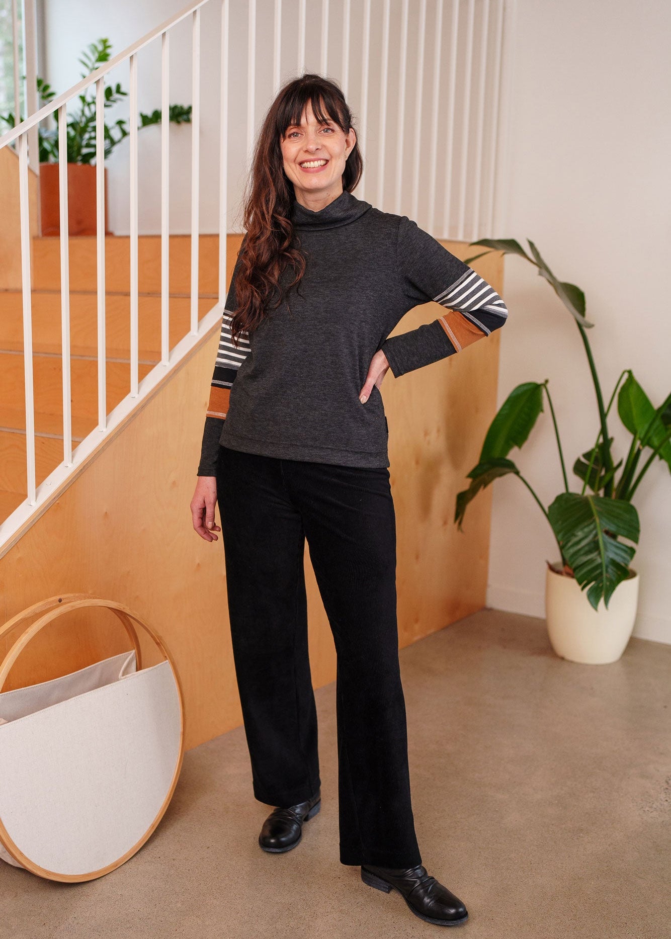 chandail-chicoute-charbon-et-cognac-pantalon-carex-corduroy-noir-fait-au-quebec-rien_ne_se_perd_tout_se_cree_a0e17b51-e12c-45a8-8c9e-38ceb63344c7.jpg