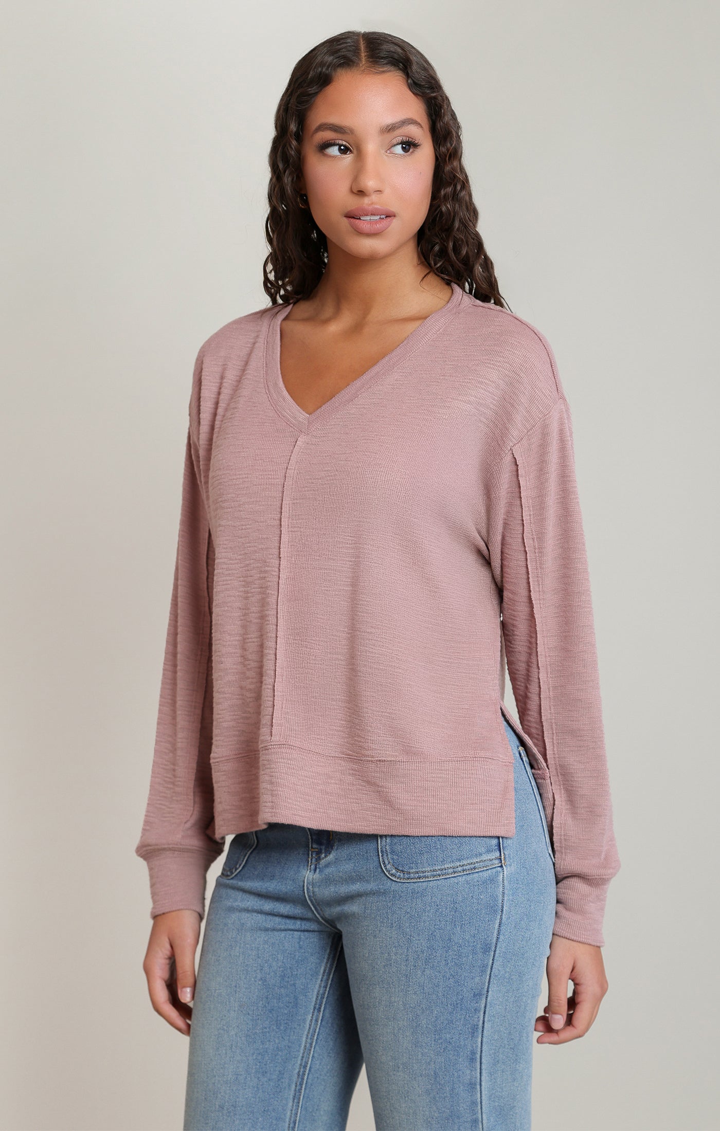 Chandail en tricot rose poudré à col V Dex pour femme