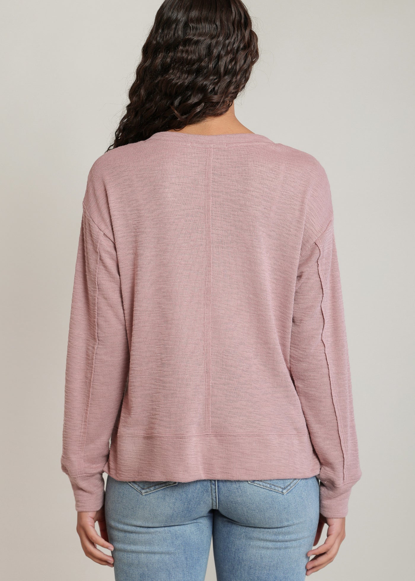 Chandail en tricot rose poudré à col V Dex pour femme