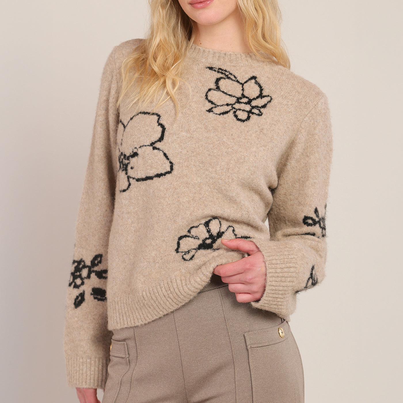 Chandail fleuri taupe à col rond Room 34 pour femme