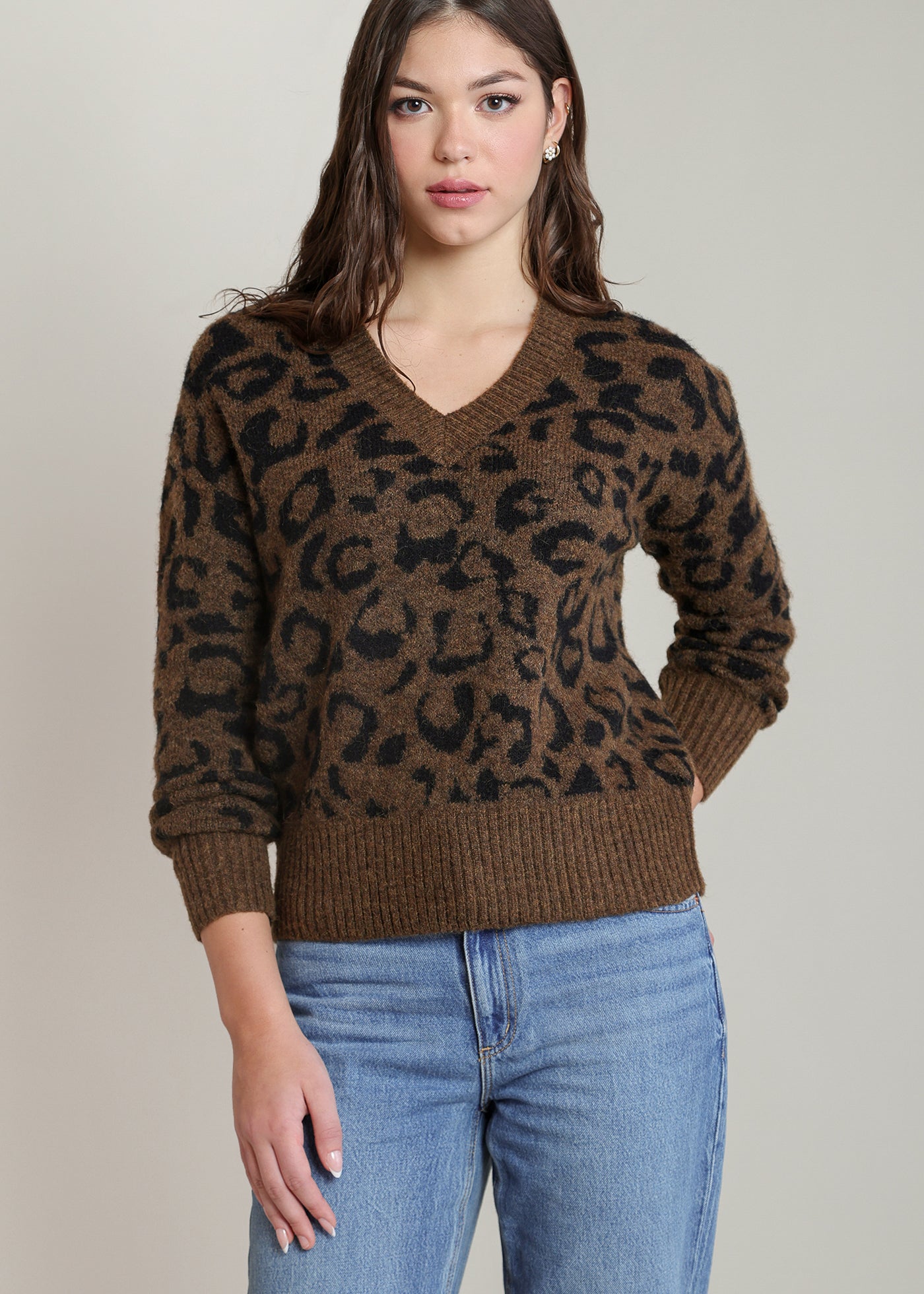 Chandail léopard brun et noir à col V Dex pour femme