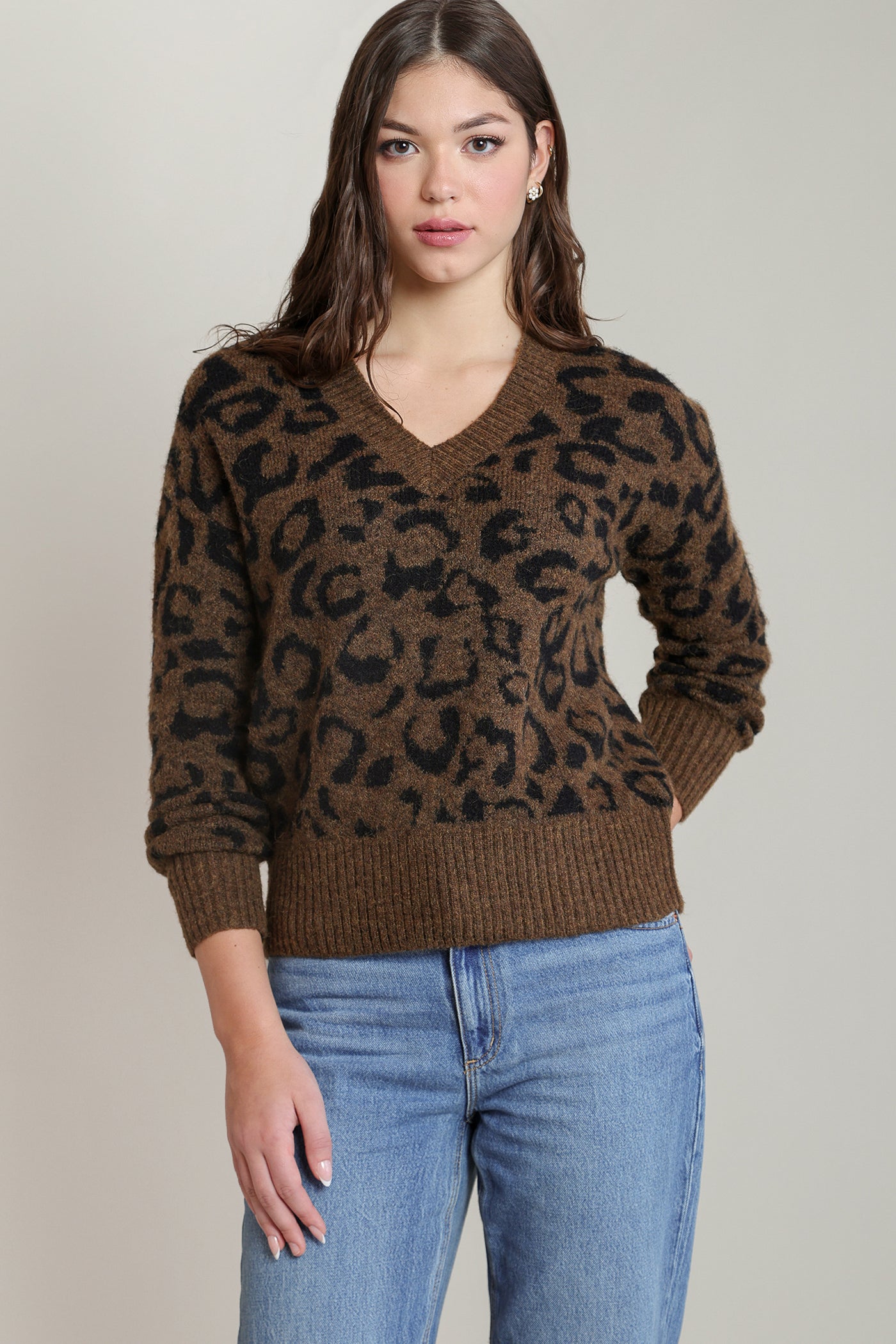 Chandail léopard brun et noir à col V Dex pour femme