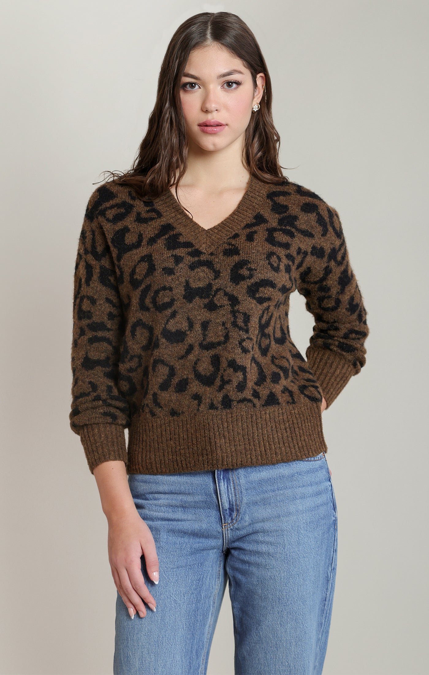 Chandail léopard brun et noir à col V Dex pour femme