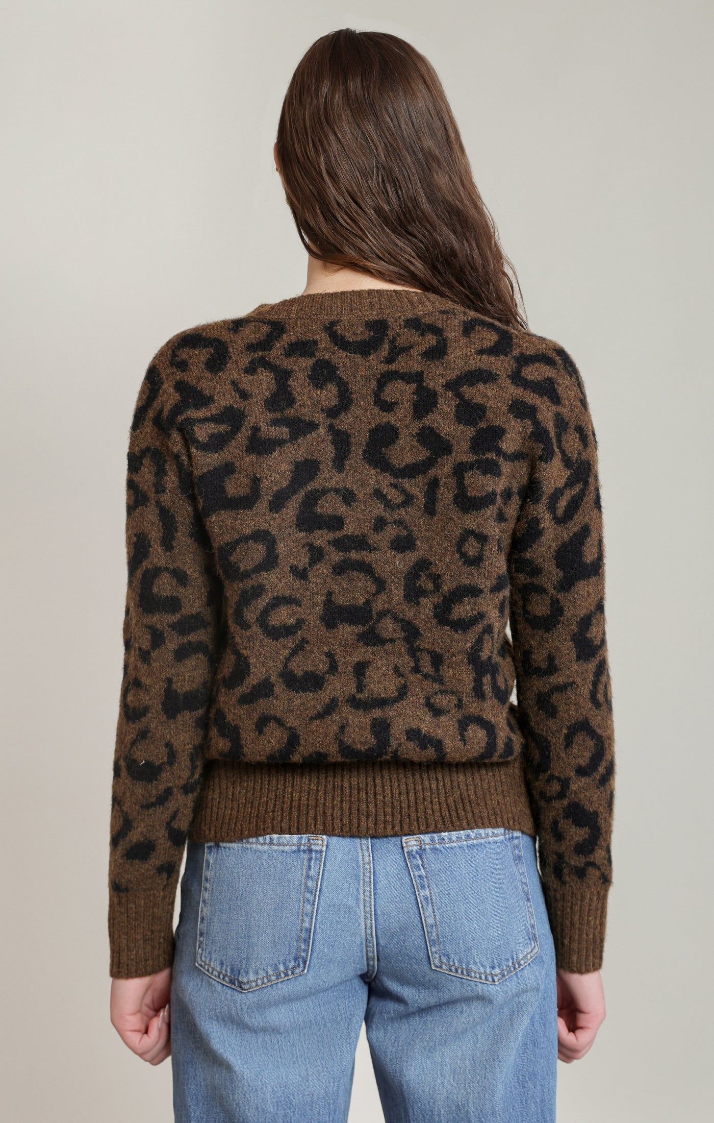 Chandail léopard brun et noir à col V Dex pour femme