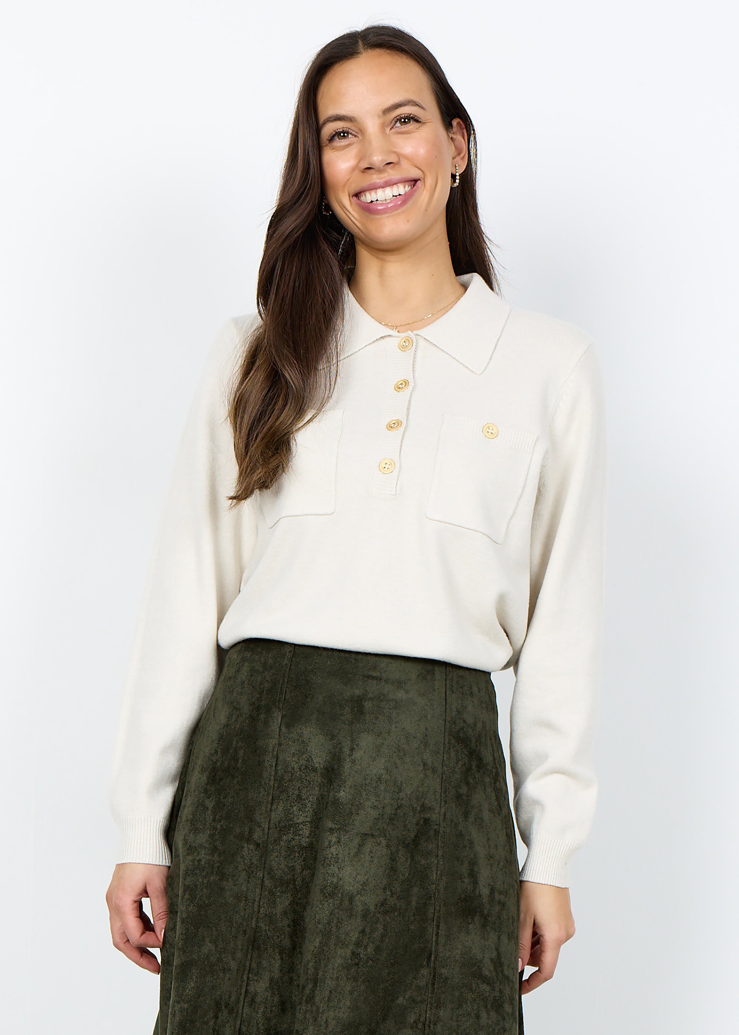 Chandail polo en tricot crème à boutons dorés Soya Concept pour femme