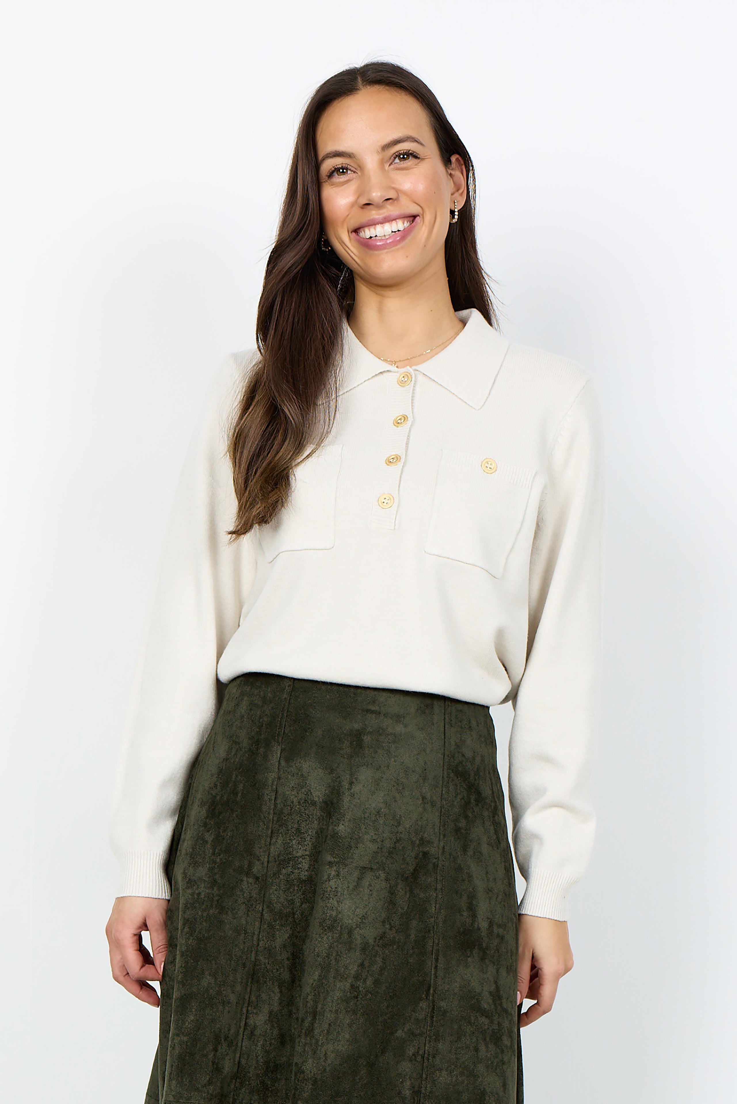 Chandail polo en tricot crème à boutons dorés Soya Concept pour femme