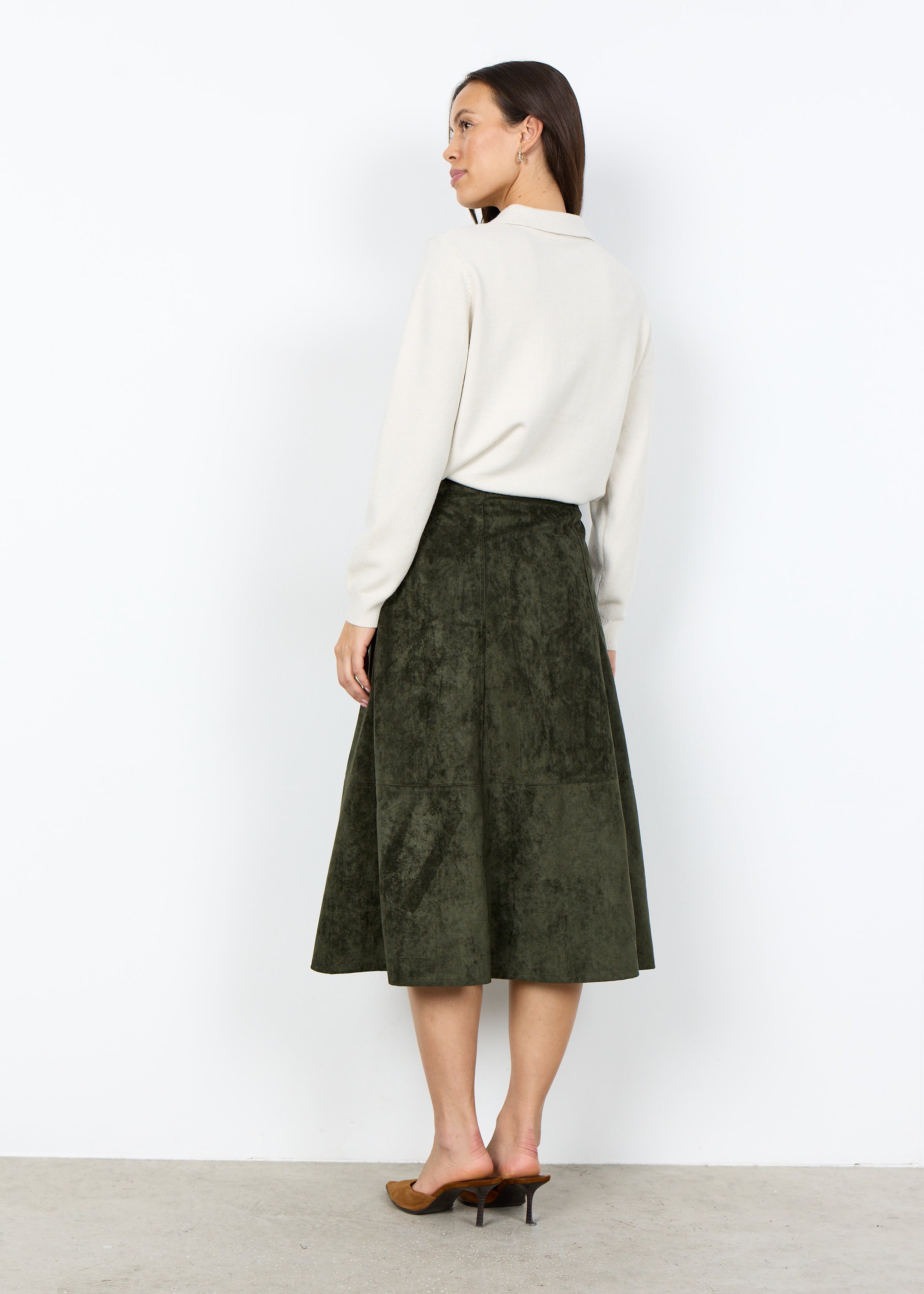 Chandail polo en tricot crème à boutons dorés Soya Concept pour femme