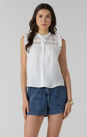 Camisole pour femme blanche avec haut en dentelle et boutons, style féminin, élégant et polyvalent.