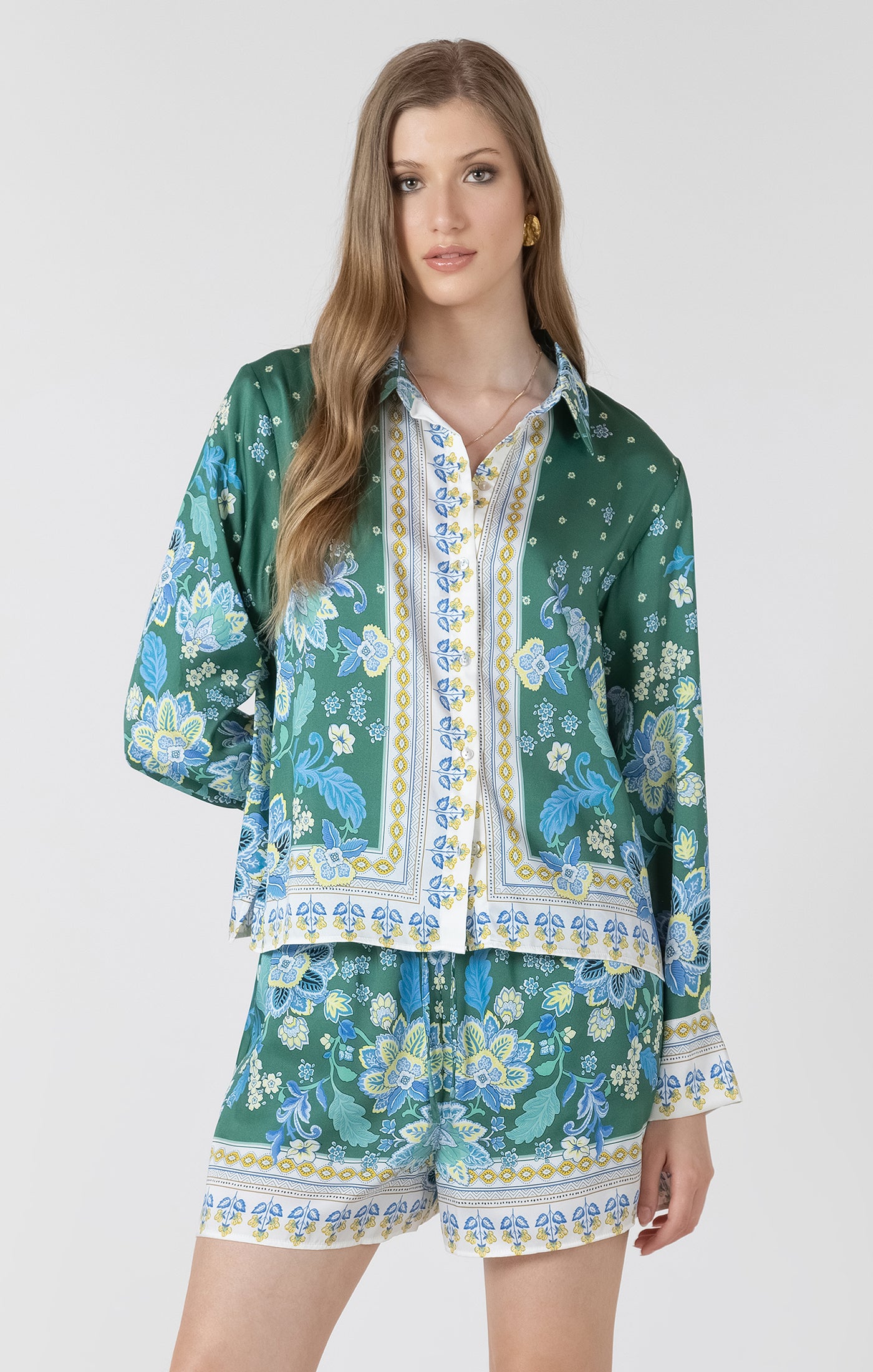 Chemisier pour femme imprimé aqua en satin, style élégant, lumineux et polyvalent.