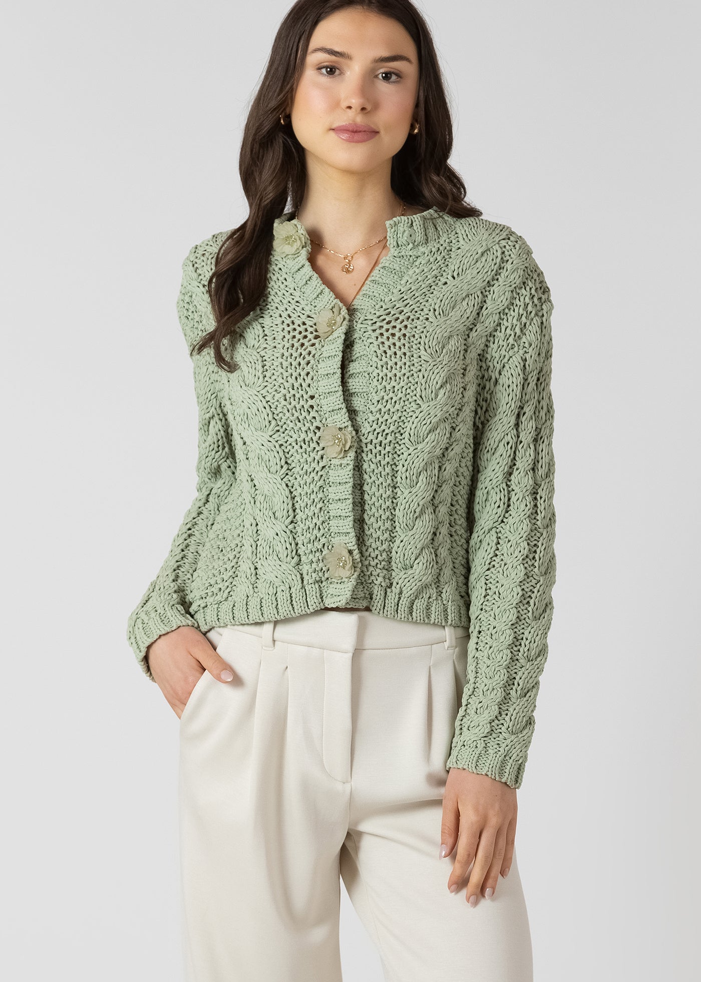 Cardigan pour femme en tricot câble couleur menthe avec boutons brillants, style féminin, élégant et confortable
