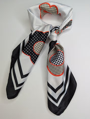 Foulard carré pour femme en polyester, style élégant et polyvalent, tissu léger infroissableblanc